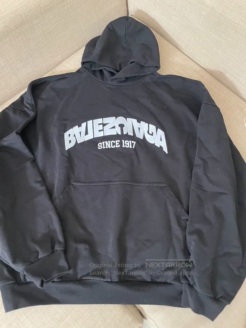 Balenciaga Balenciaga Black Reverse Letter Logo Embroidered Hoodie Size US M / EU 48-50 / 2 - 1 Thumbnail