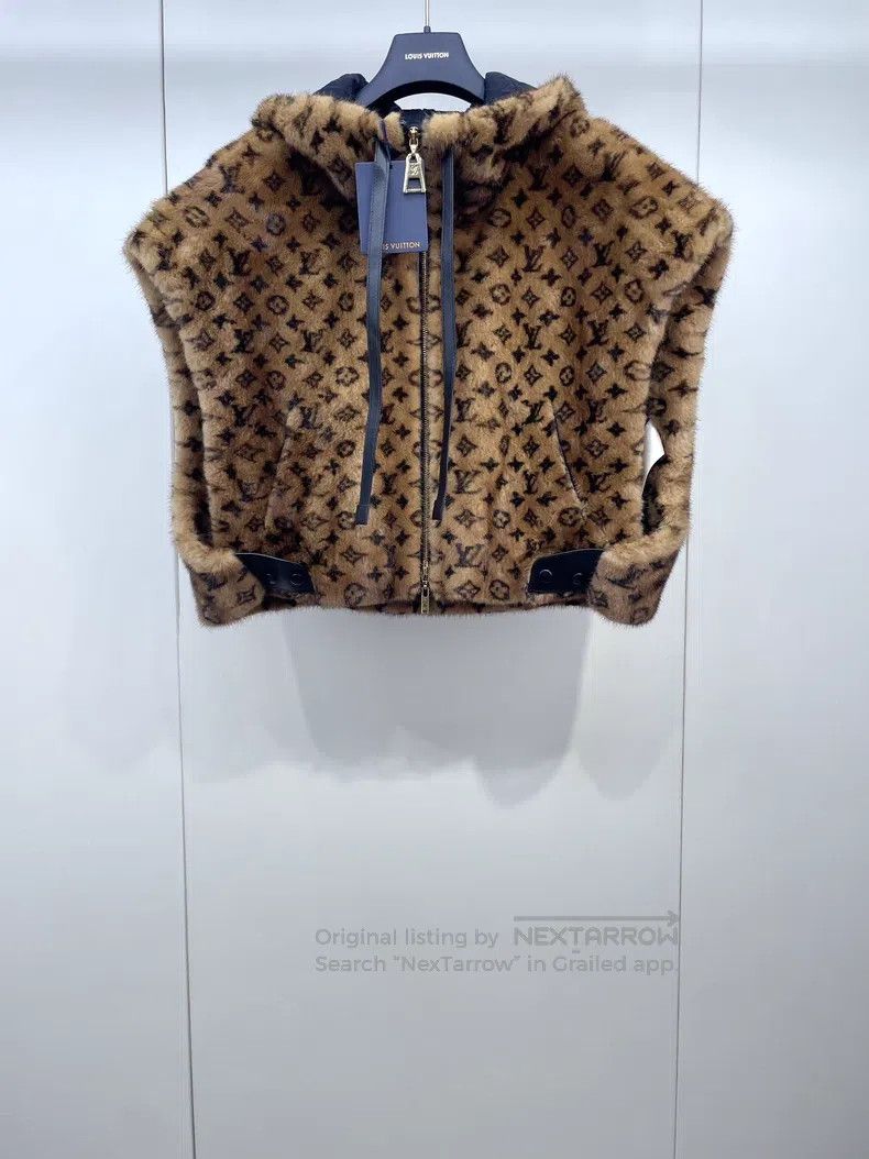 Louis Vuitton Louis Vuitton Old flower mink fur vest Size XS / US 0-2 / IT 36-38 - 1 Thumbnail