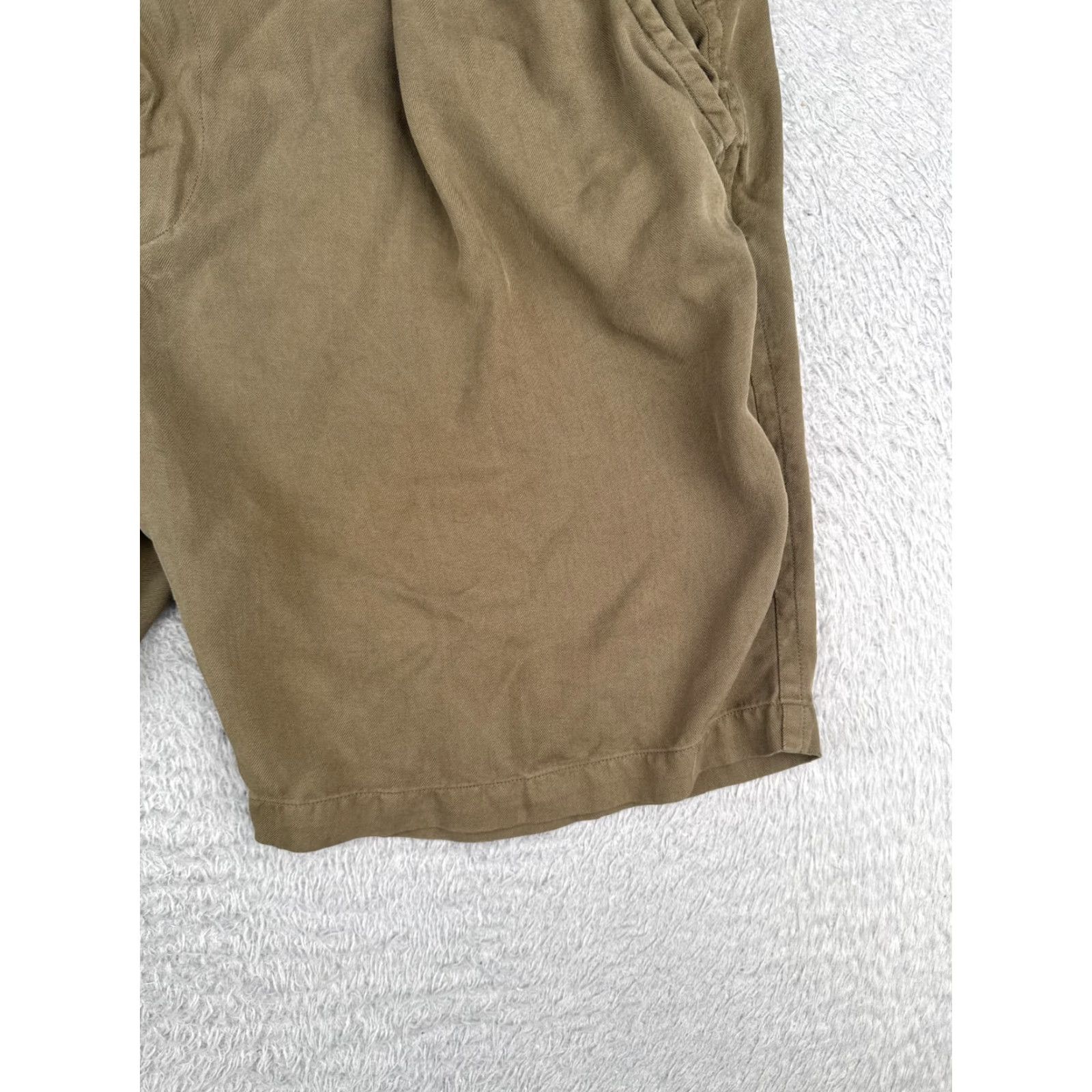 Tommy Bahama Tommy Bahama Shorts Mens 42 Brown Pleated 100% Silk Beach Pool Resort 42x9 Inseam 9 Size US 42 / EU 58 - 2 Thumbnail