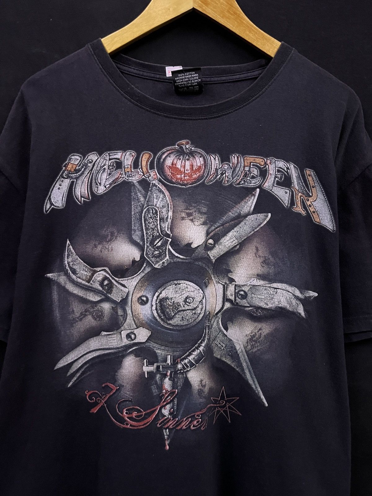 Band Tees VINTAGE HELLOWEEN 7 SINNERS PUMPKIN BAND TSHIRT Size US XL / EU 56 / 4 - 3 Thumbnail