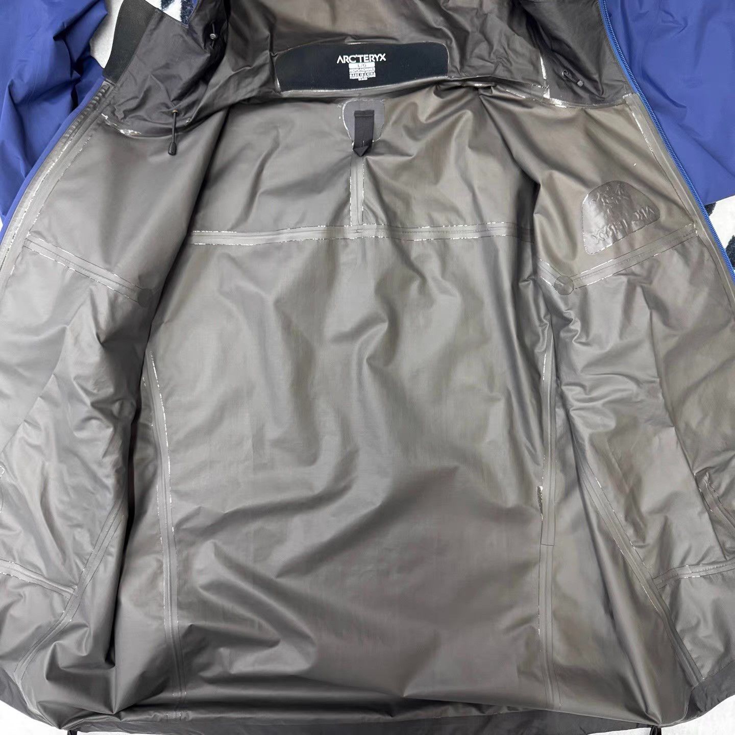 Arc'teryx ARC'TERYX x BEAMS Blue & Gold Hard Shell Jacket Q10 Size US L / EU 52-54 / 3 - 3 Thumbnail