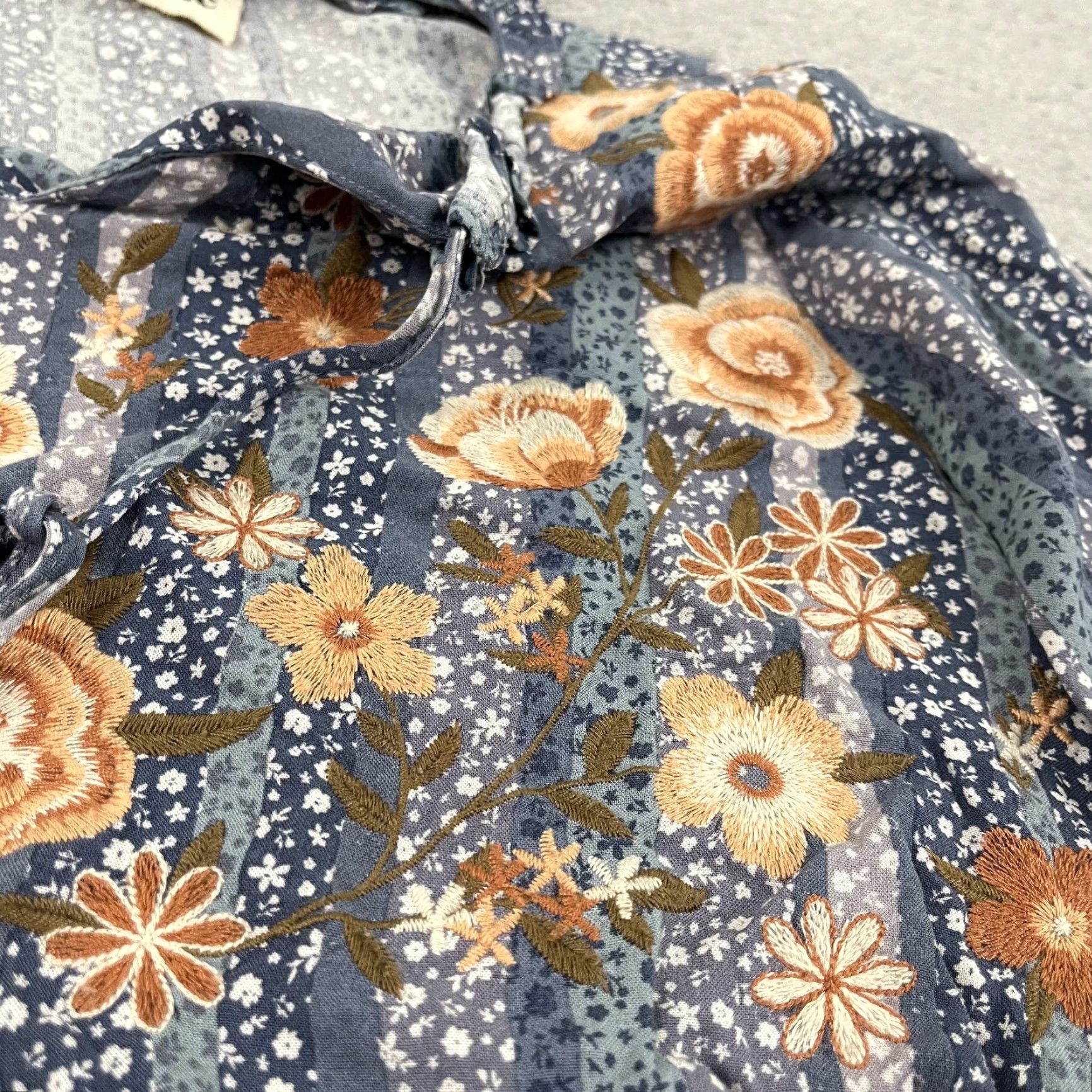Vintage VINTAGE Savanna Jane Blouse Top Women Medium Blue Floral Embroidered V-Neck Pullover Boho Size M / US 6-8 / IT 42-44 - 3 Thumbnail