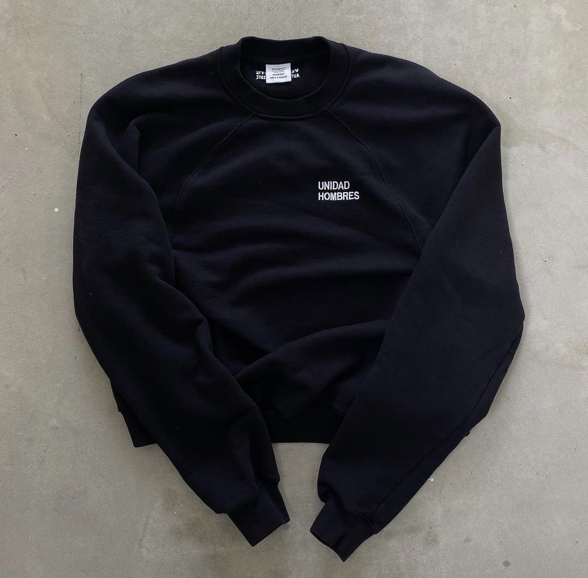 Vetements Vetements Unidad Hombres Sweater Size US S / EU 44-46 / 1 - 1 Thumbnail