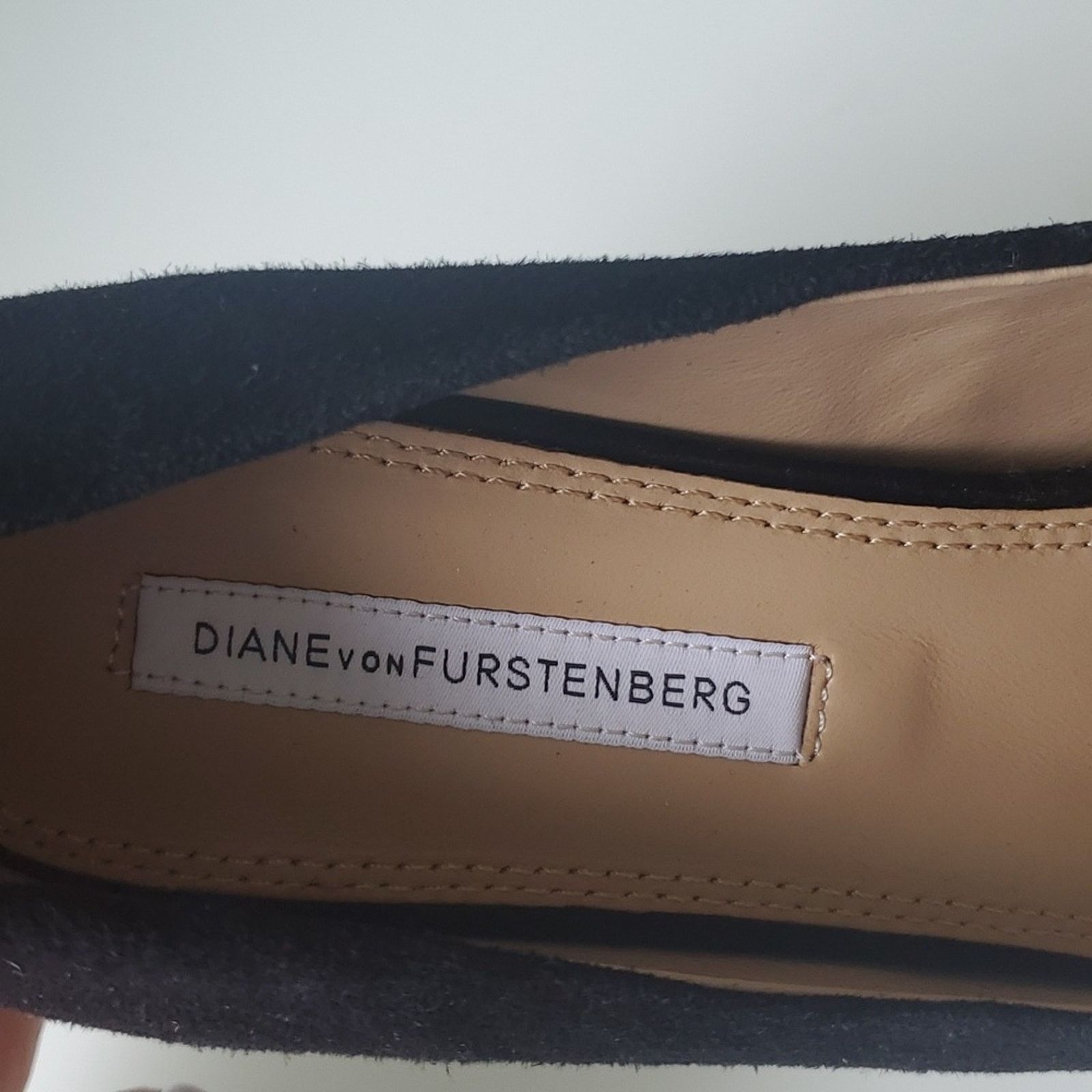 Diane von Furstenberg Like new Diane von Furstenberg Black Suede Heels Size 8M Size US 8 / IT 38 - 2 Thumbnail