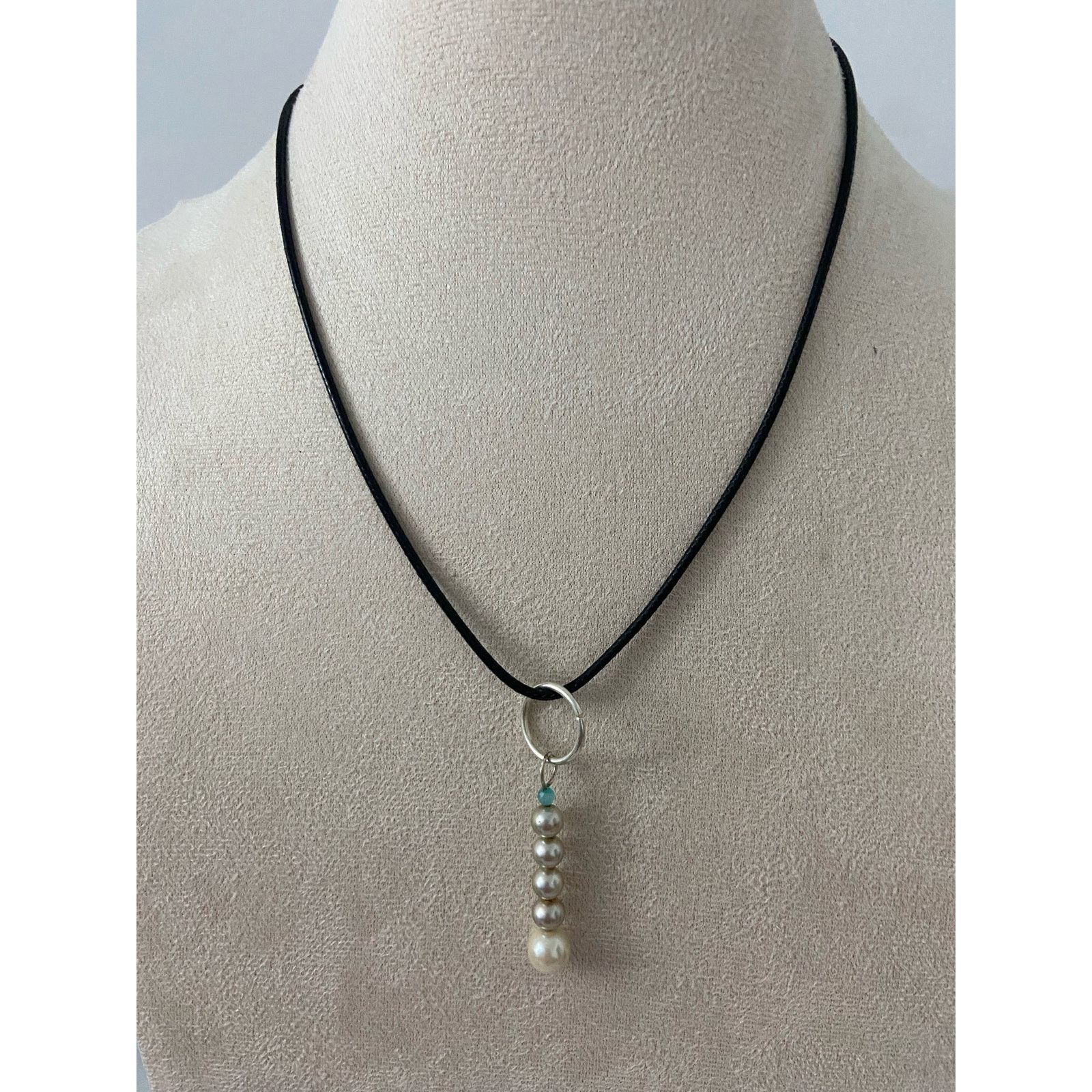 Handmade Upcycled faux pearl pendant necklace Size ONE SIZE - 1 Thumbnail