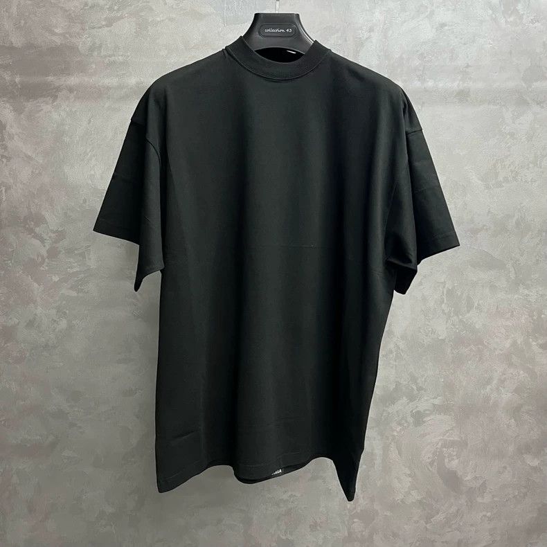 Balenciaga Balenciaga Black solid crewneck pullover short sleeves 2505 Size US S / EU 44-46 / 1 - 1 Thumbnail