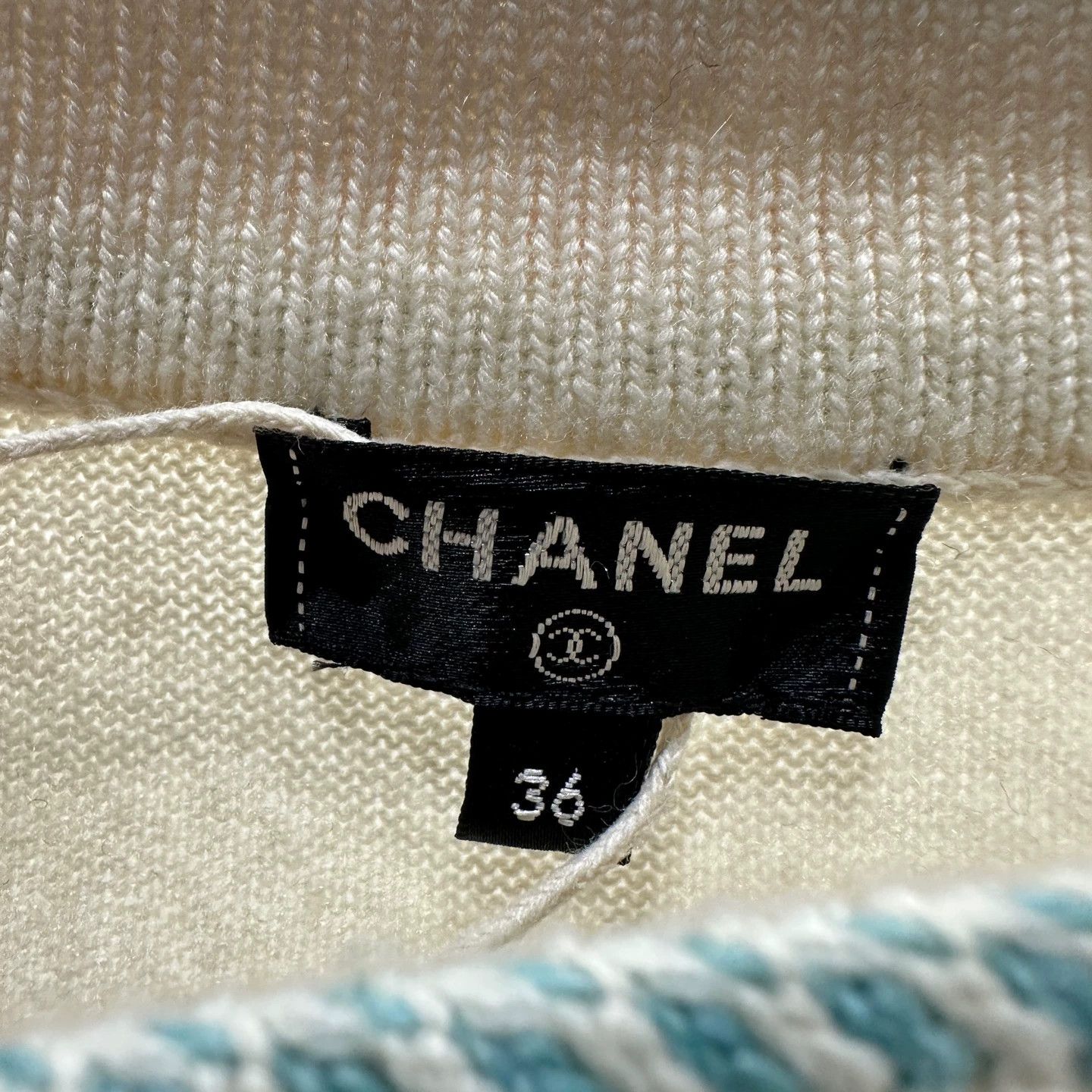 Chanel Chanel feb384 colorblocked logo knit sweater 36 Size XS / US 0-2 / IT 36-38 - 3 Thumbnail