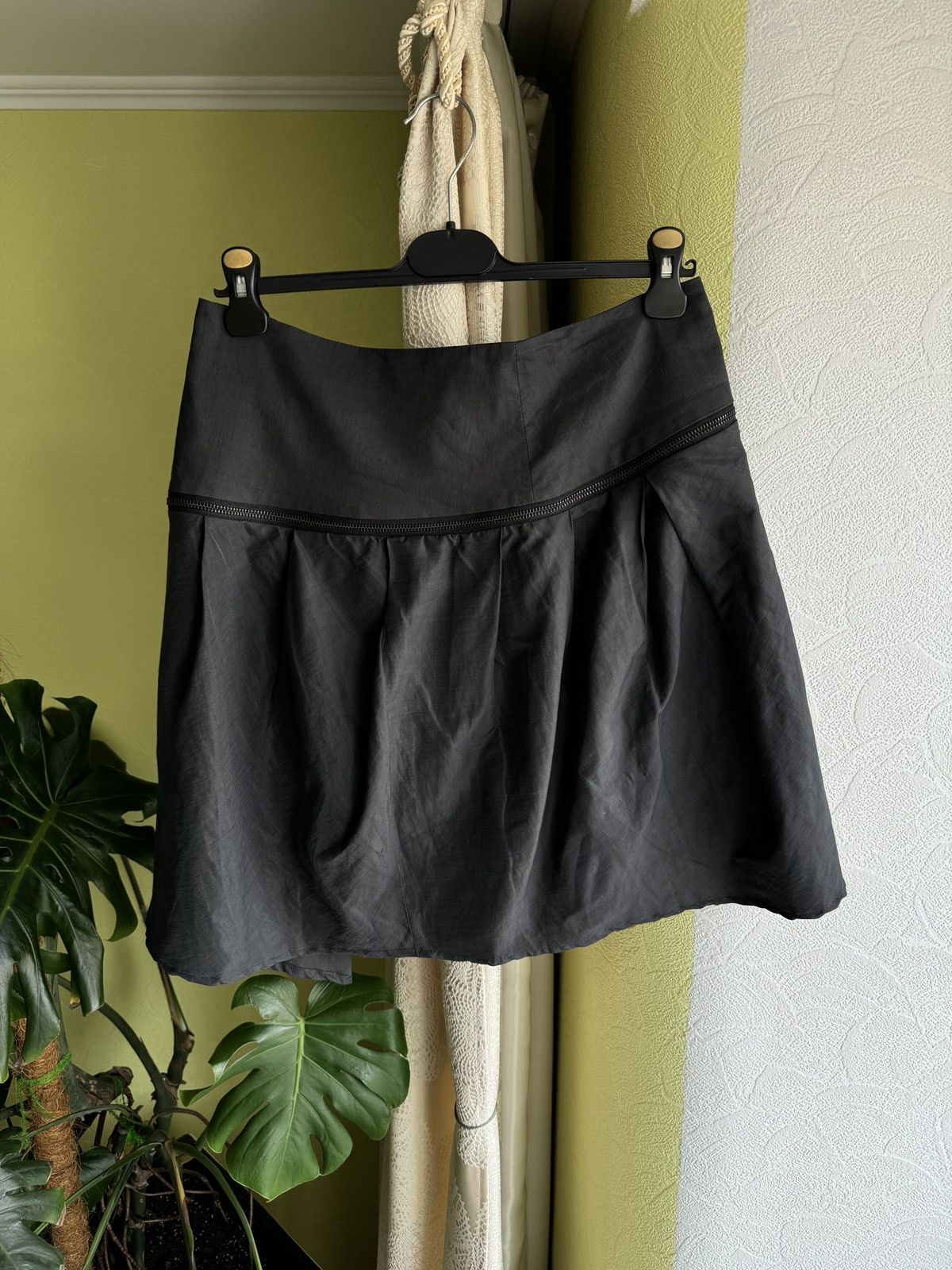 Sarah Pacini Vintage Sarah Pacini Asymetrical Zip Flared Mini Skirt Y2K Size 34" / US 12 / IT 48 - 12 Thumbnail