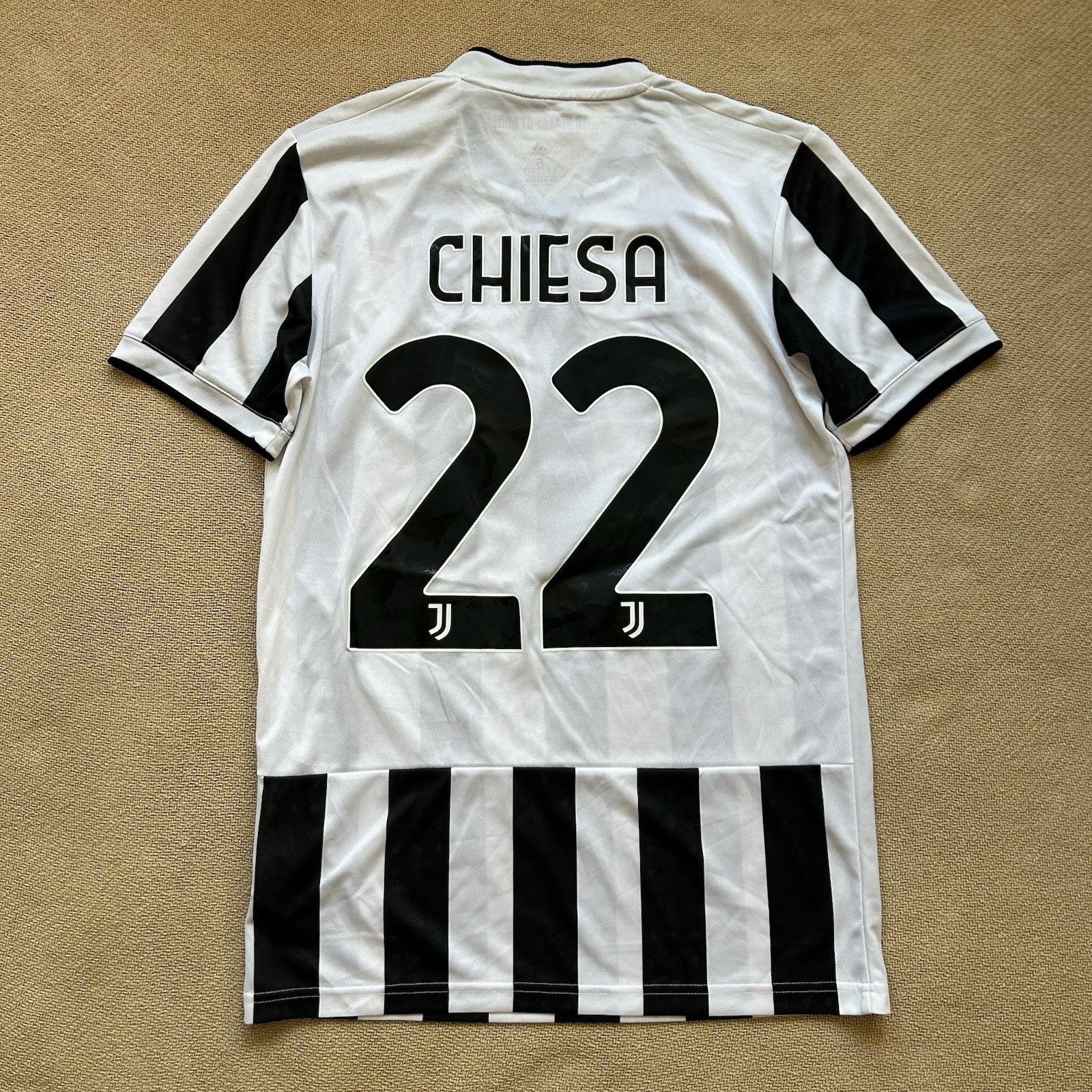 Adidas NEW Juventus 2021-22 Chiesa Home Football Soccer Jersey Size US S / EU 44-46 / 1 - 6 Thumbnail