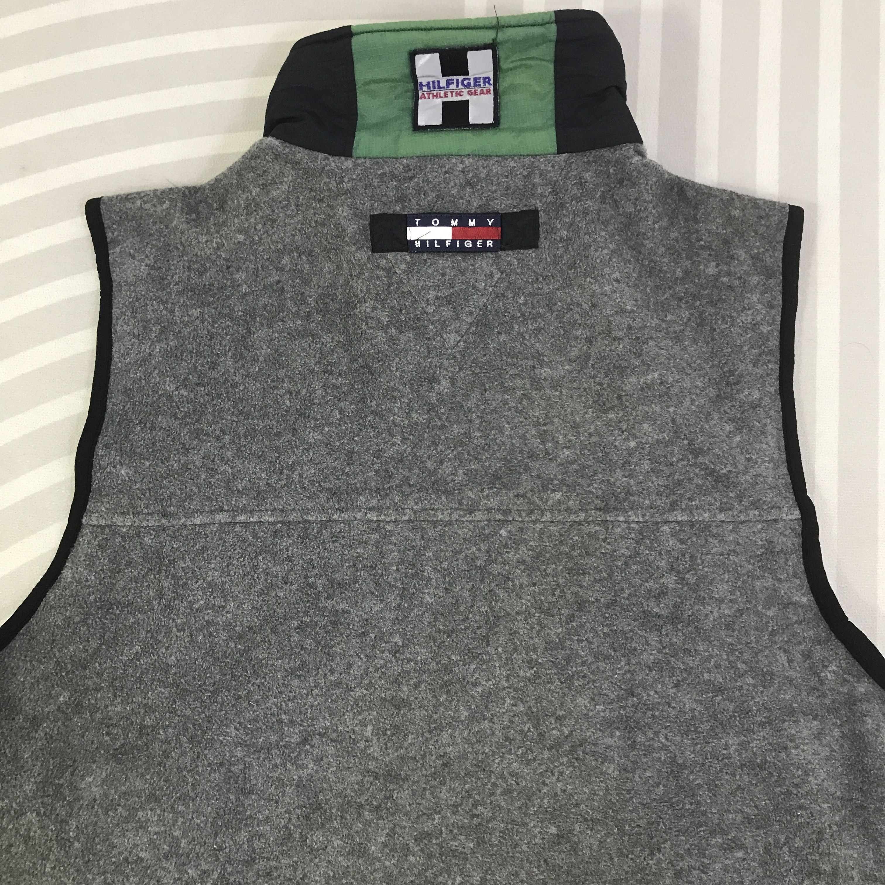 Tommy Hilfiger Vintage Tommy Hilfiger fleece Vest K128B20 Size US L / EU 52-54 / 3 - 4 Thumbnail