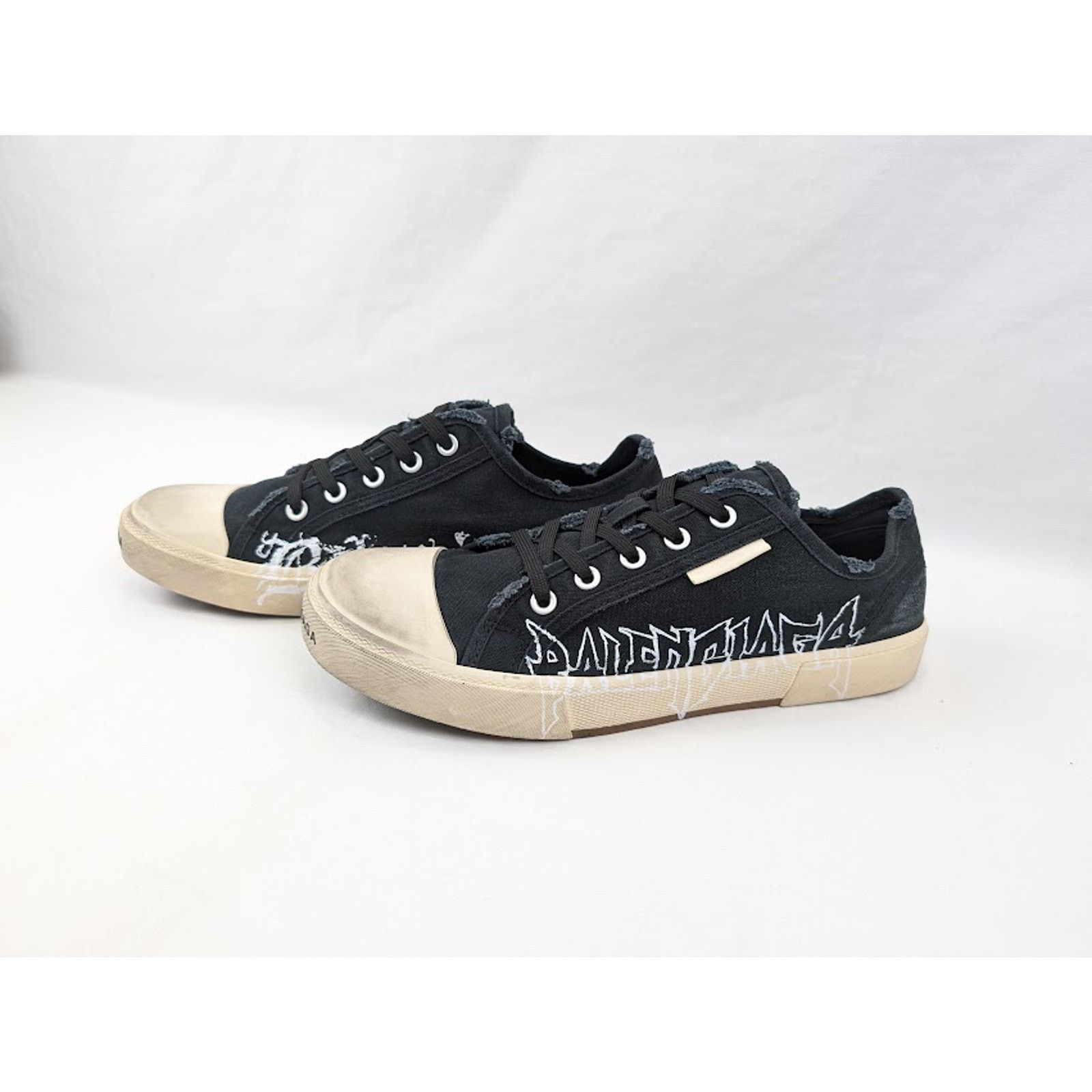 Balenciaga o1rshd1 Q:3 / Paris Low-Top Sneakers in Black/White Size US 11 / EU 44 - 16 Thumbnail