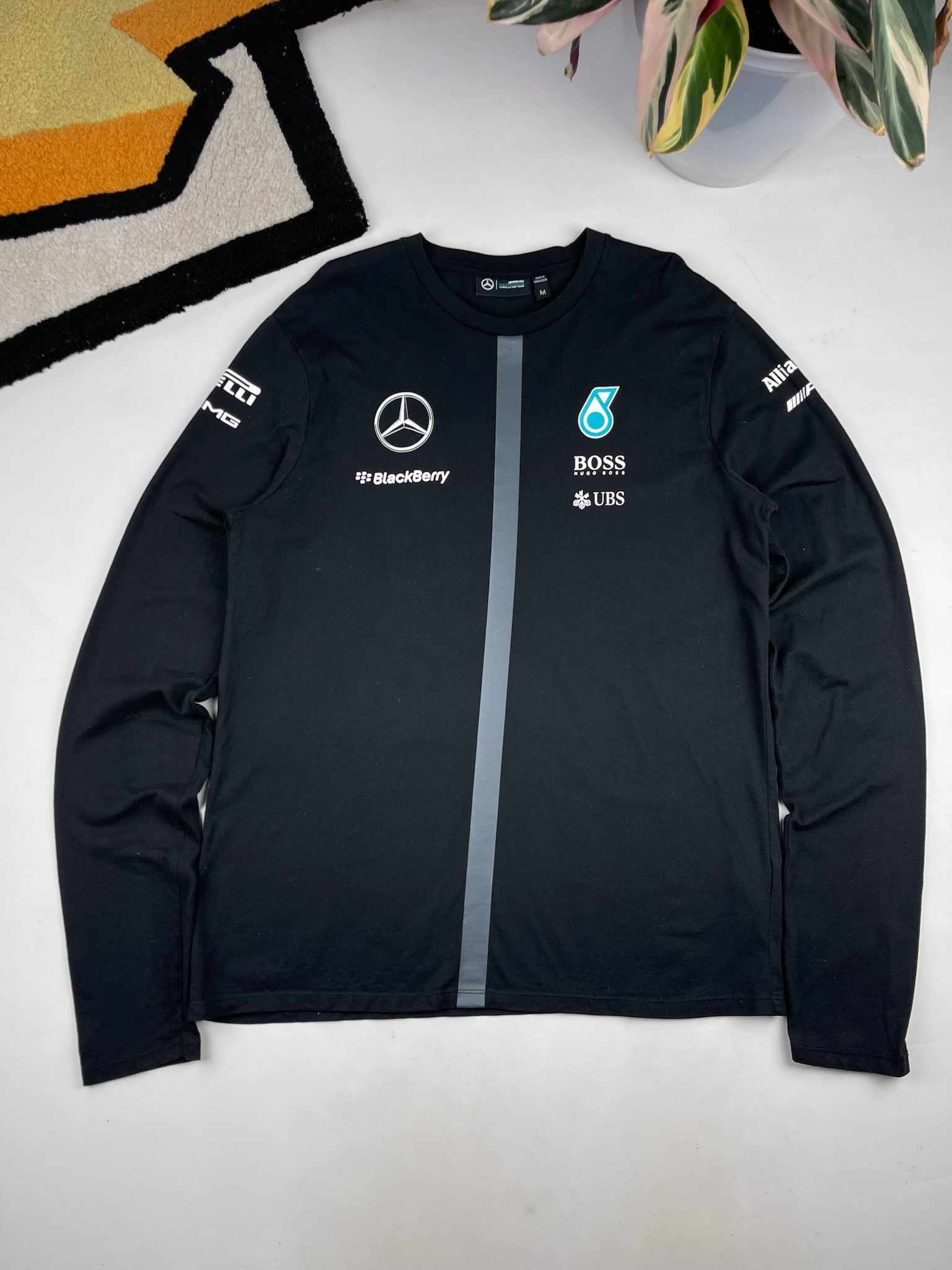 Formula 1 Mercedes AMG Petronas Racing Long Sleeve Size US M / EU 48-50 / 2 - 1 Thumbnail