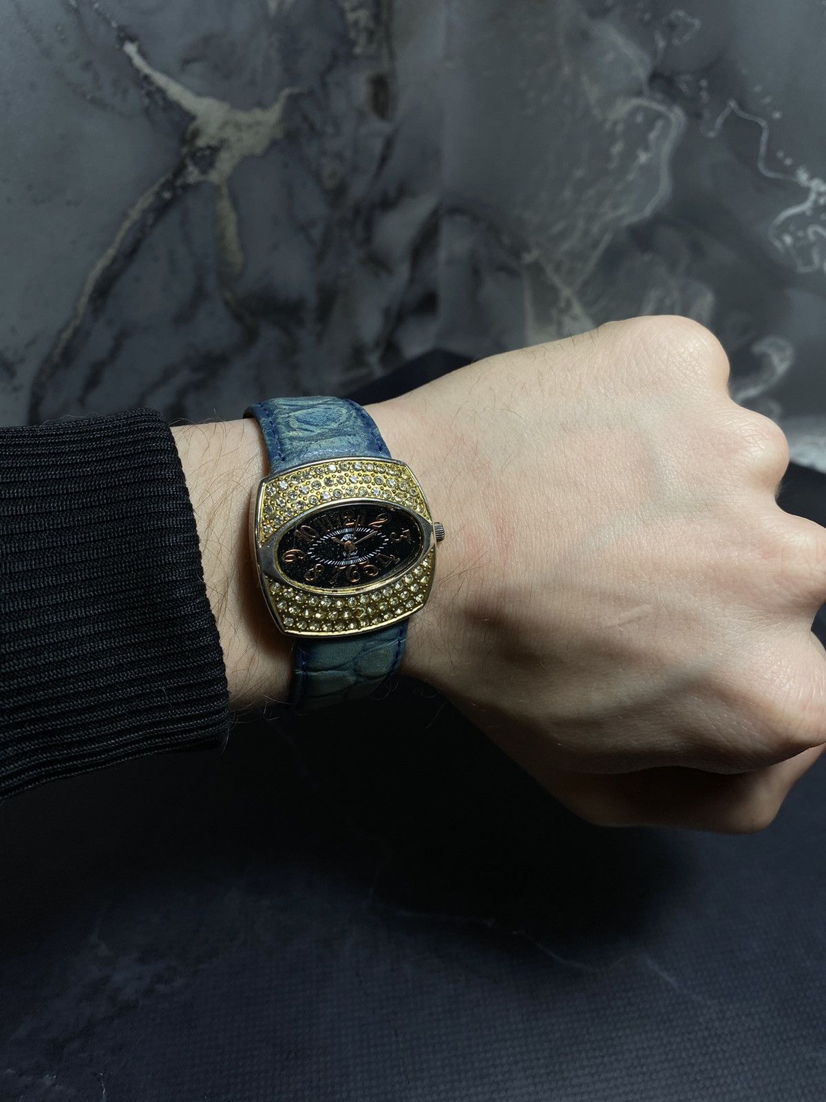 Japanese Brand Luxury Gold Crystal Watch | Vintage Design Size ONE SIZE - 3 Thumbnail