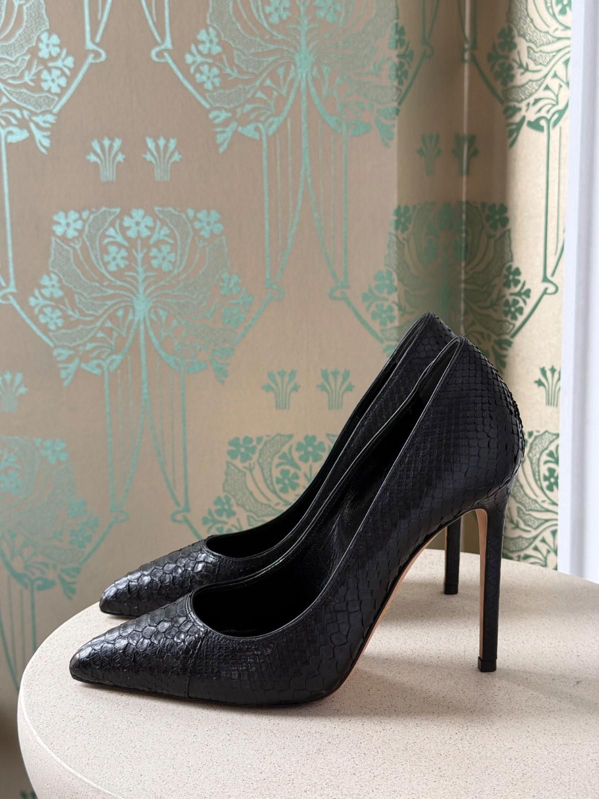 Gucci Gucci Snake Skin Embossed Leather Black Pumps Heels size 36 Size US 6 / IT 36 - 4 Thumbnail