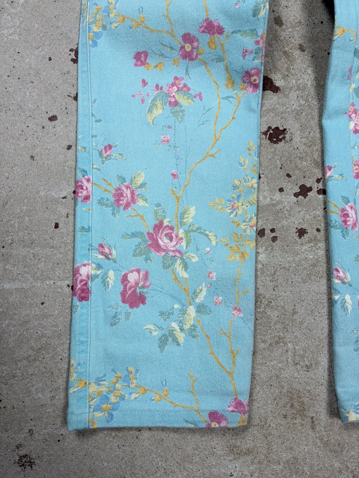 Roberto Cavalli Vintage 90s Roberto Cavalli Jeans Floral Print Flowers psych Size 26" / US 2 / IT 38 - 11 Thumbnail