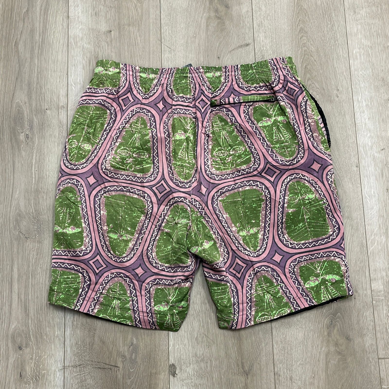 Stussy Stussy Mask Silk Shorts size Large L Purple Green B6 Size US 30 / EU 46 - 5 Thumbnail