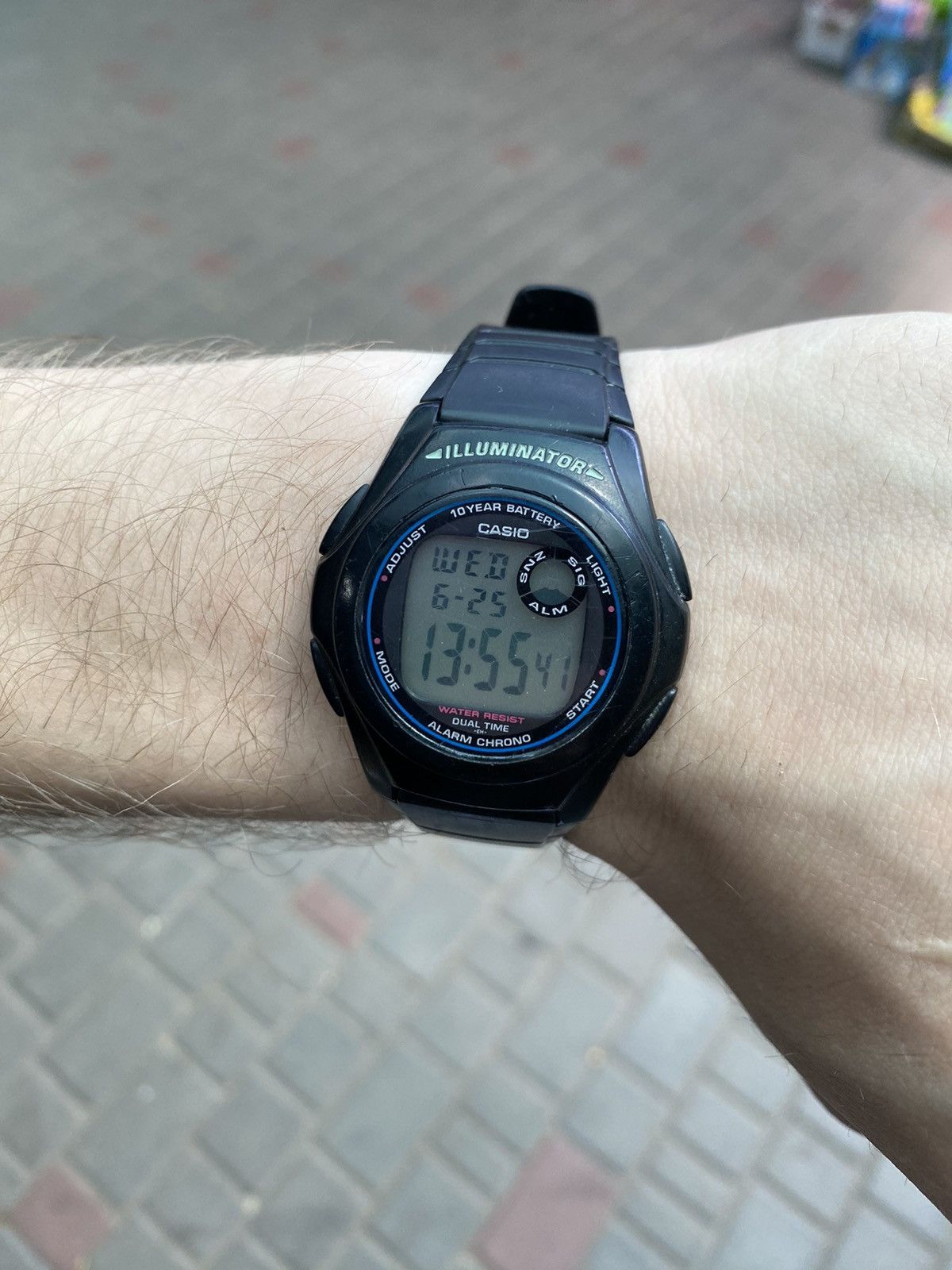 Casio Sport Watch Casio F-200 with Light, Excellent Condition Size ONE SIZE - 2 Thumbnail