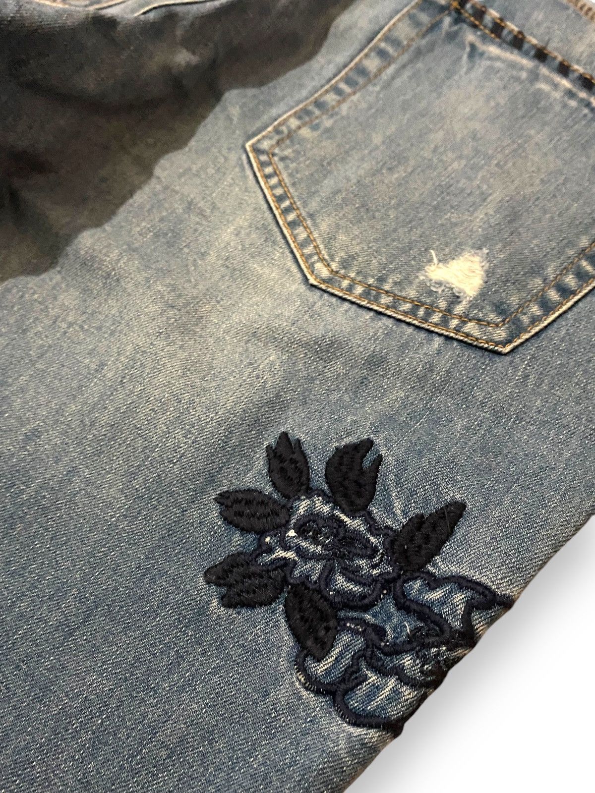 Eddie Bauer Eddie Bauer Boyfriend Patchwork Distressed Floral Jeans Size US 34 / EU 50 - 14 Thumbnail