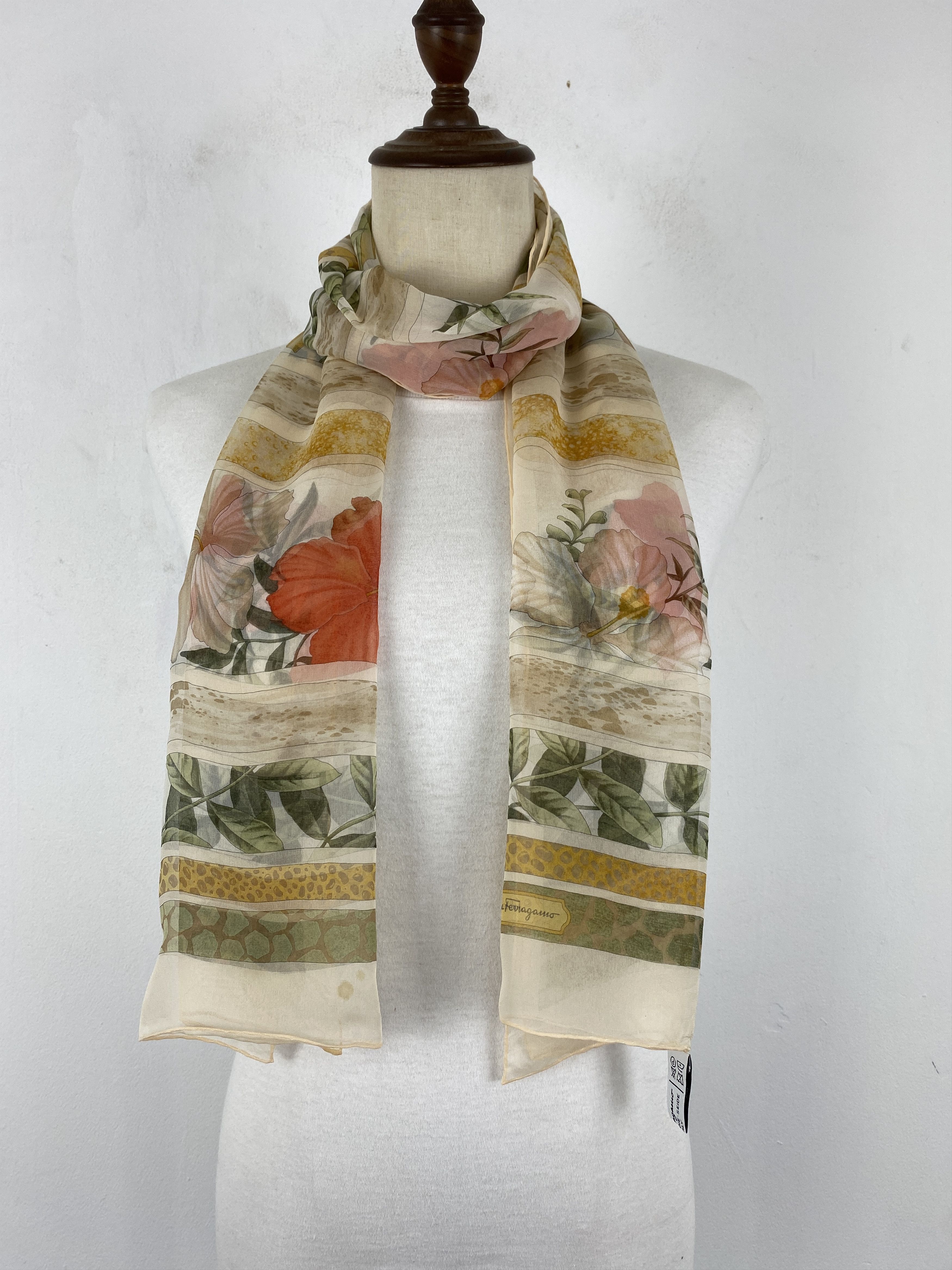 Salvatore Ferragamo × Vintage Salvatore Ferragamo Silk Scarf / Foulards / Babushka SN0018 Size ONE SIZE - 1 Thumbnail