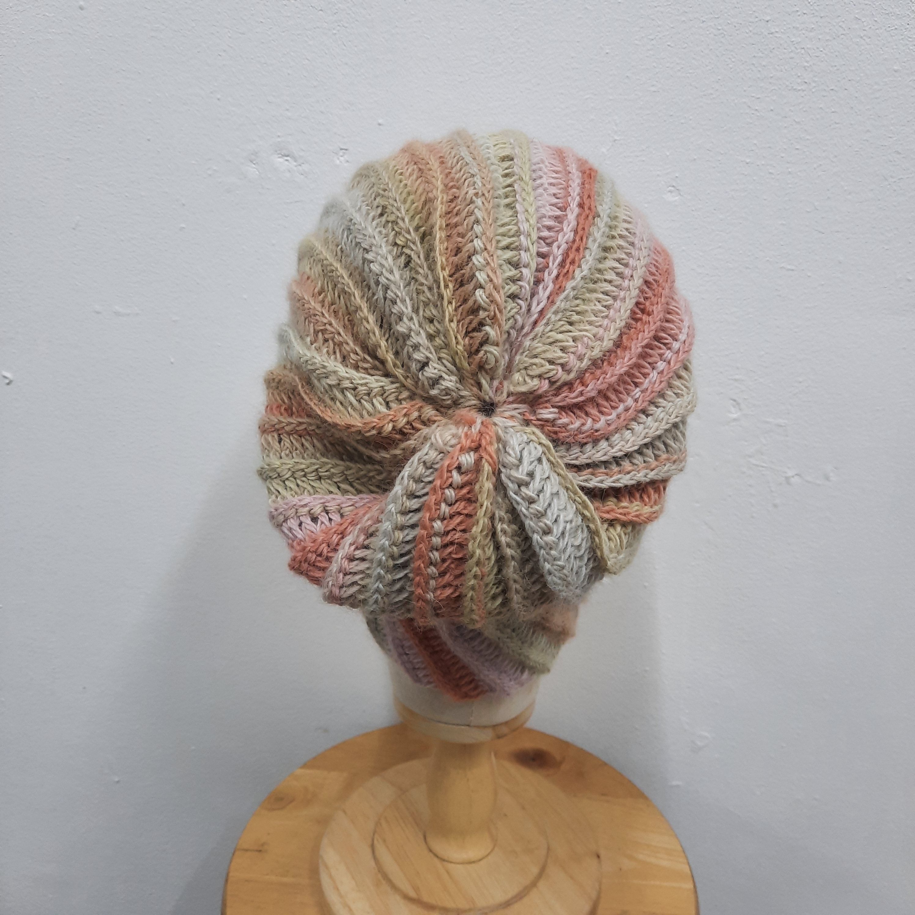 If Six Was Nine 🌸 Japanese hand craft stripes multicolor knit daisy hat Size ONE SIZE - 4 Thumbnail