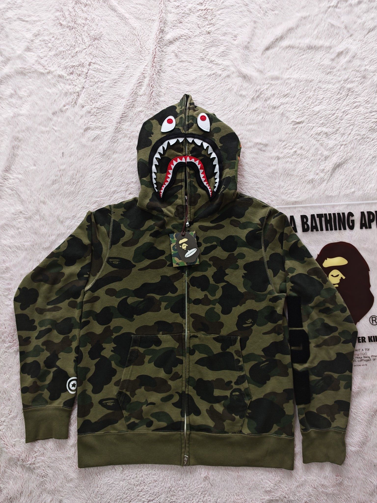 Bape A BATHING APE Camo Shark Hoodie Size L Size US L / EU 52-54 / 3 - 1 Thumbnail