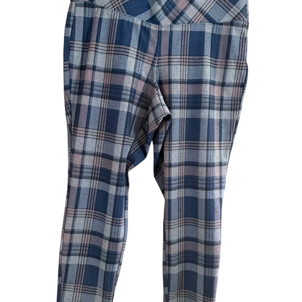 Torrid Torrid Navy and Charcoal Plaid Capris Size 25" / US 0 / IT 36 - 7 Thumbnail
