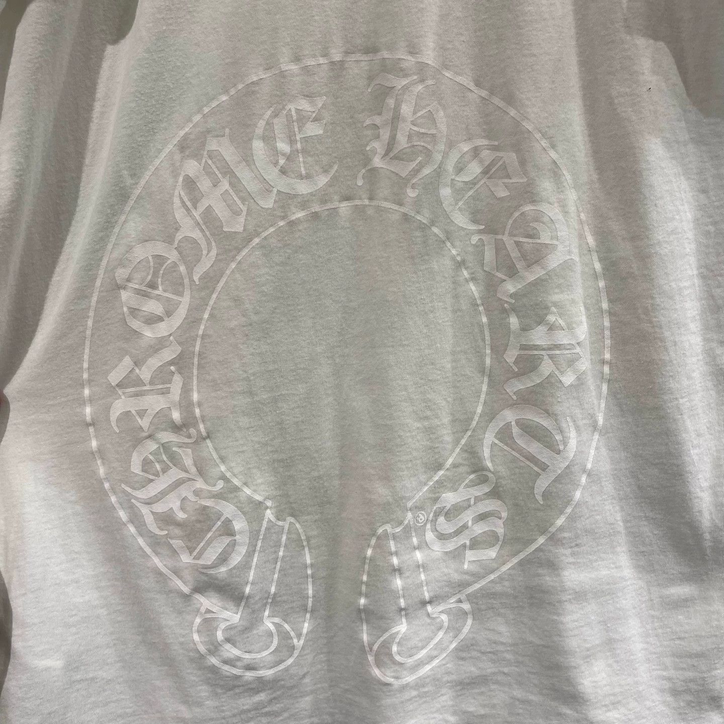 Chrome Hearts Chrome Hearts Pocket Red Scroll Back Horseshoe SS Tee M 99New Size US M / EU 48-50 / 2 - 7 Thumbnail