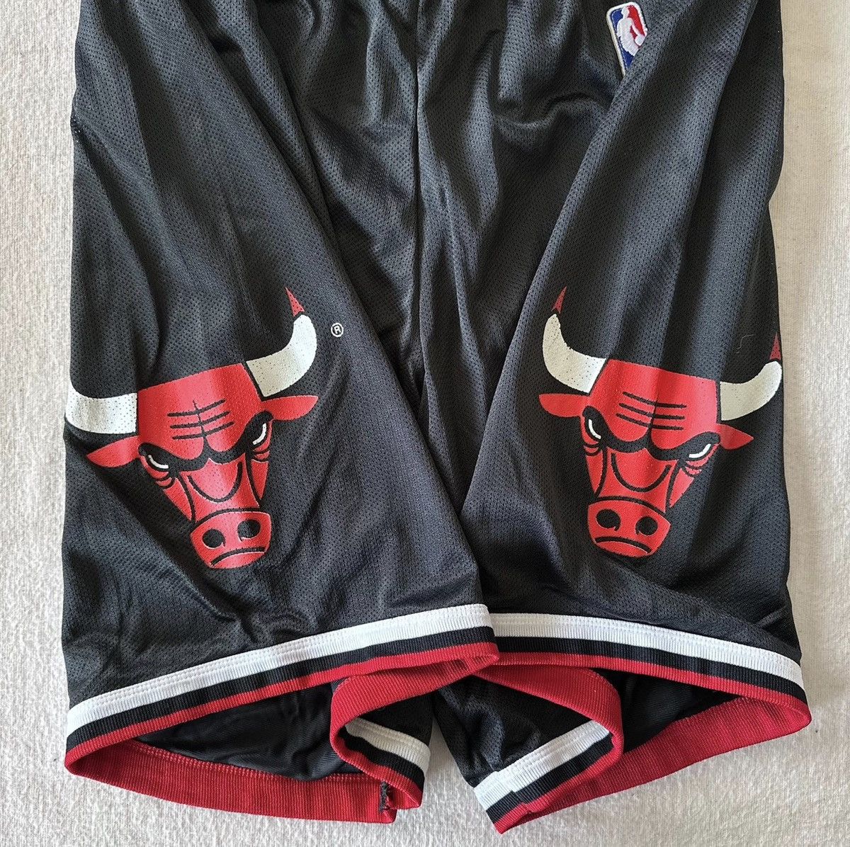 Champion Chicago Bulls Black Champion Shorts NBA 36/38 L NO Pocket Size US 36 / EU 52 - 6 Thumbnail
