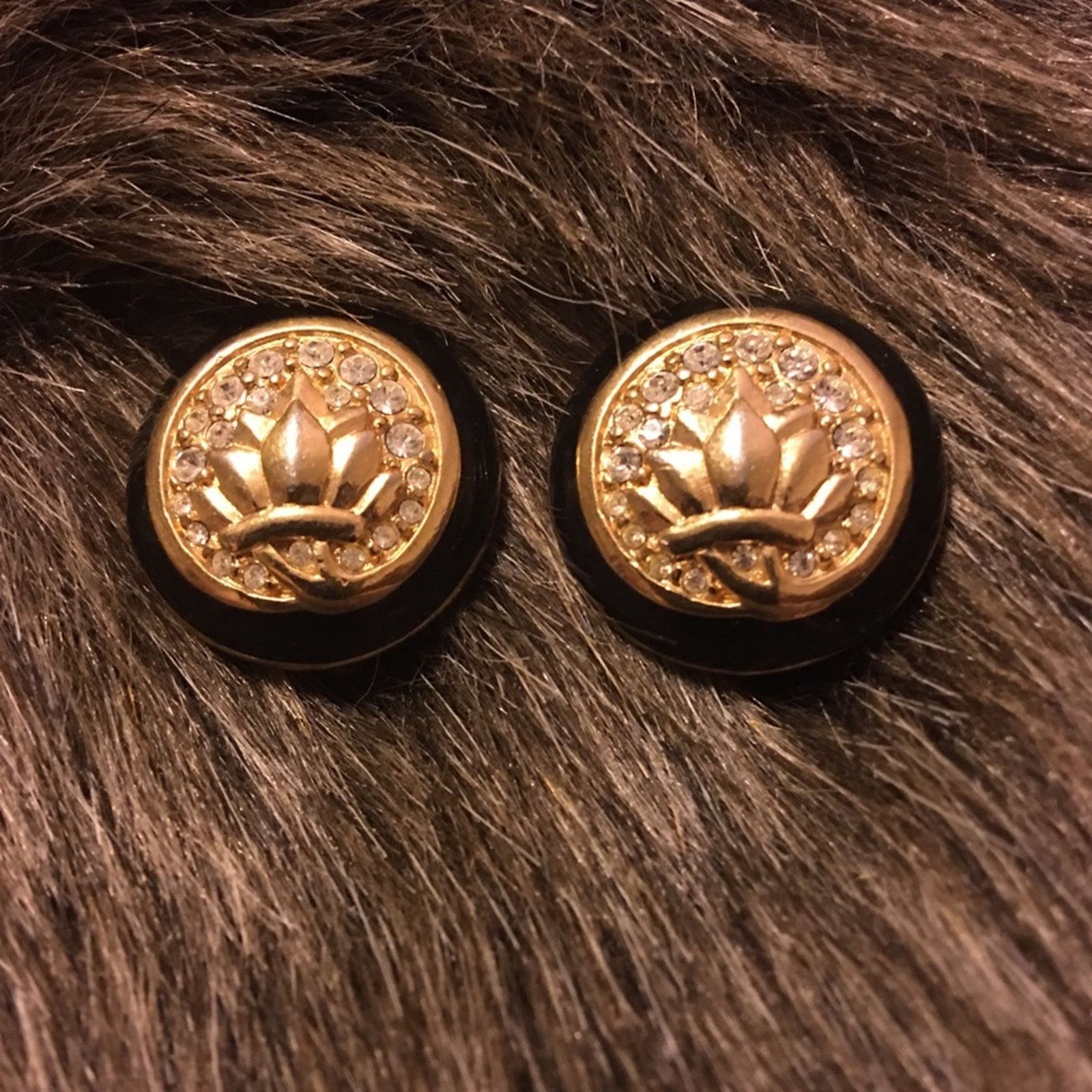 Vintage Vintage gold tone enamel rhinestone clip earrings Size ONE SIZE - 6 Thumbnail