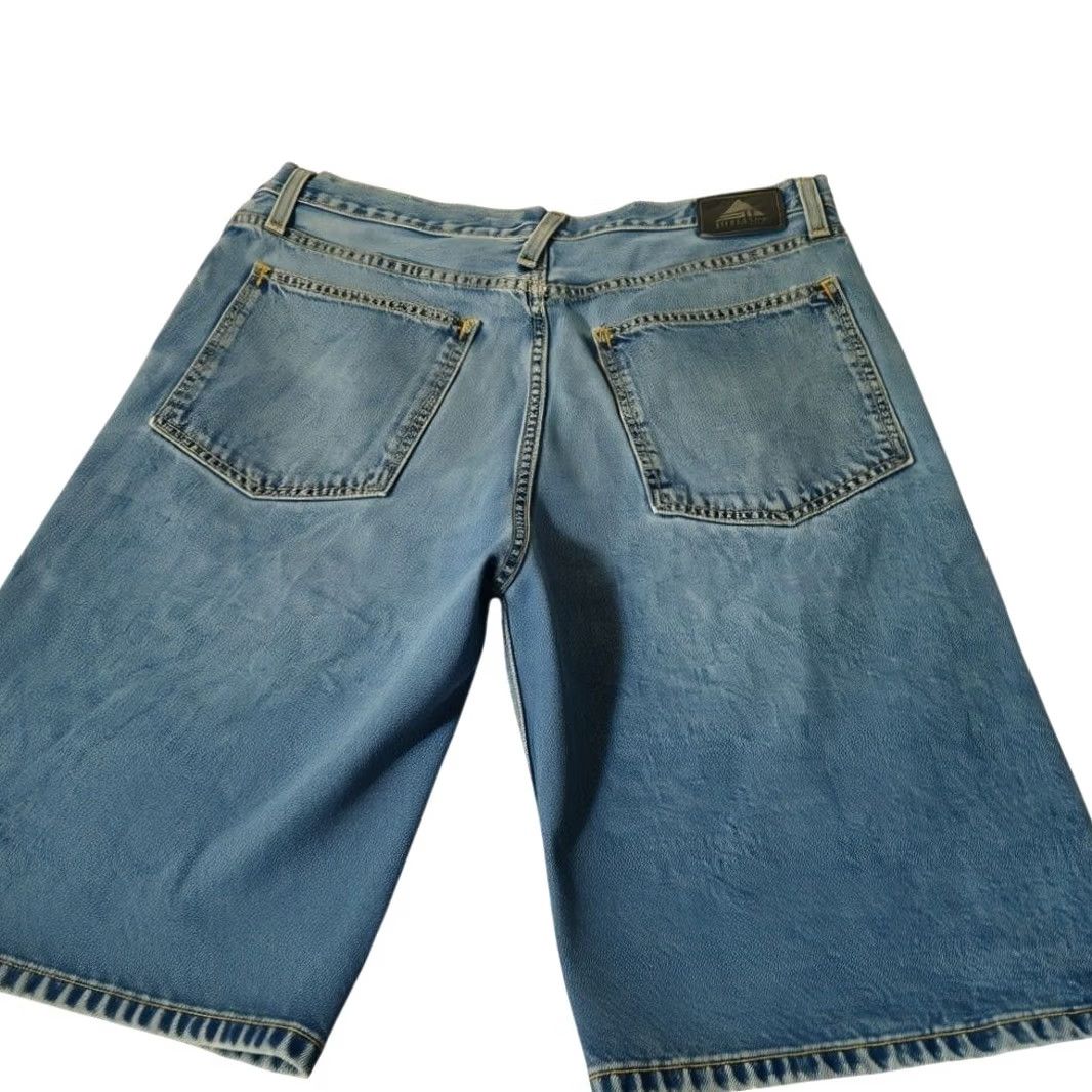 Levi's VINTAGE Levi's SilverTab Denim Shorts 36 Mens Low Baggy 90s Light Wash Denim Bermuda Casual Mens Size US 36 / EU 52 - 2 Thumbnail