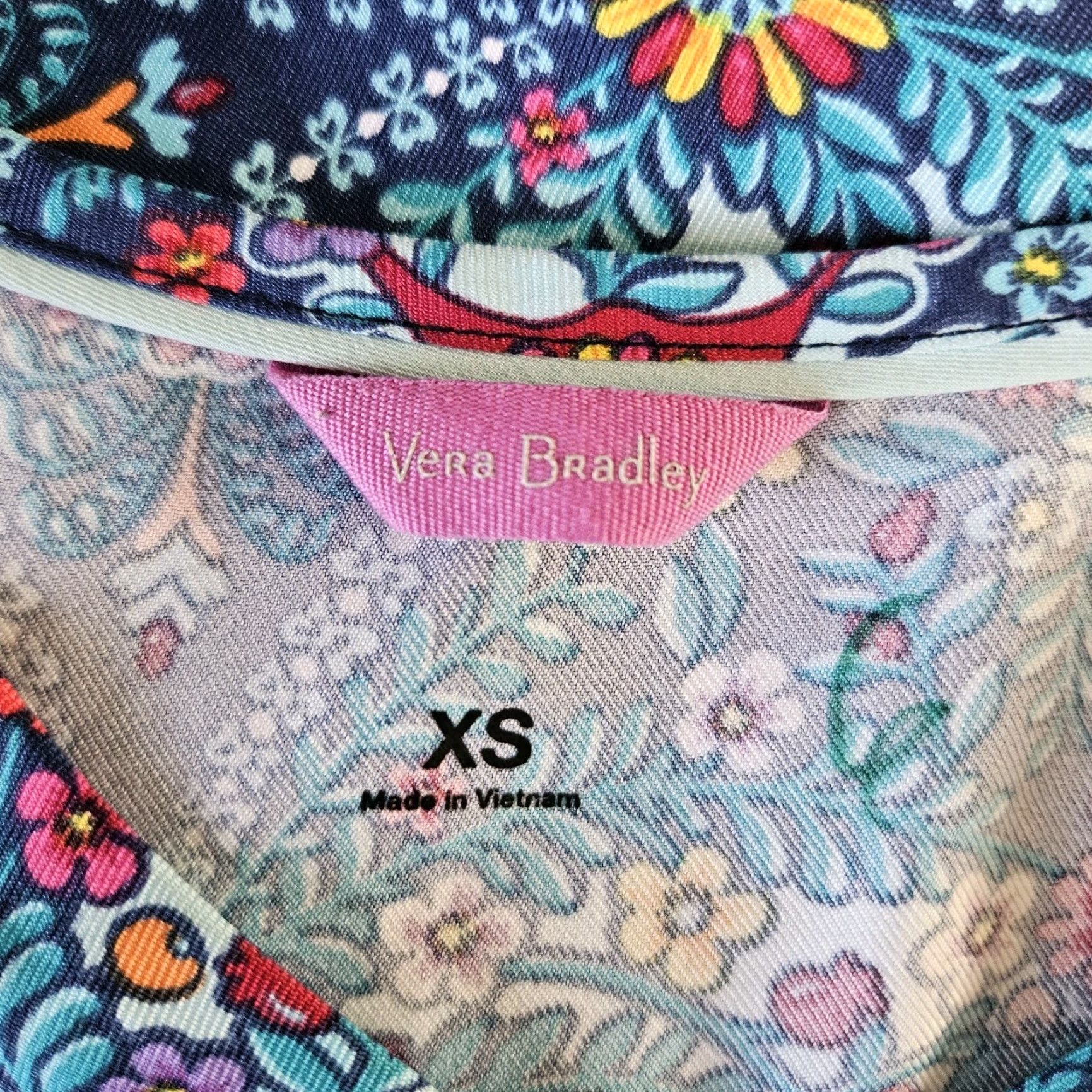 Vera Bradley Vera Bradley Womens Scrub Top XS Blue Floral Short Sleeve Women XS Blue Floral Scrub Top Size XS / US 0-2 / IT 36-38 - 4 Thumbnail