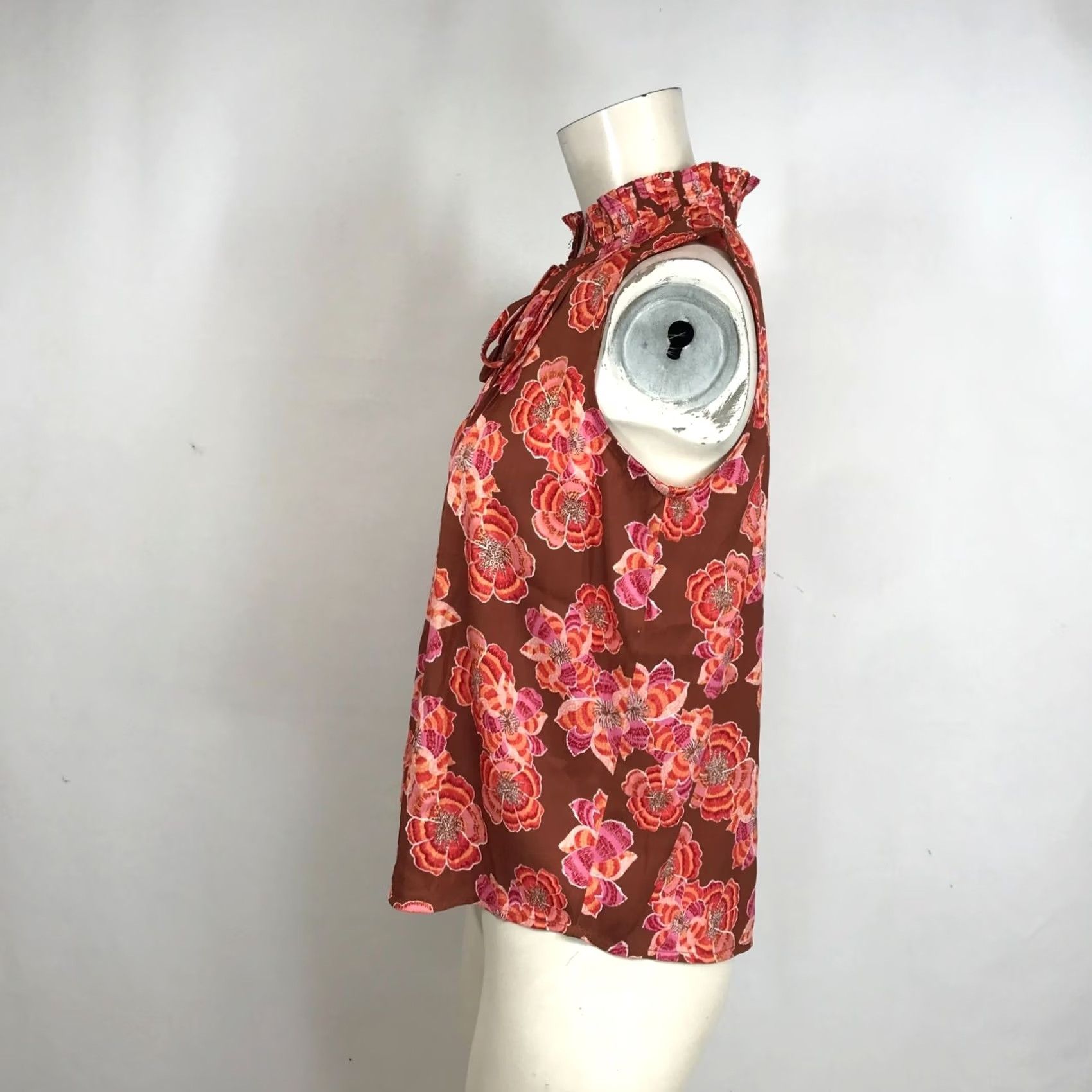 Loft 4. Optimized for keywords - “Loft,” “Womens Petite,” “Floral,” “Sleeves,” “Polyester” Size S / US 4 / IT 40 - 6 Thumbnail