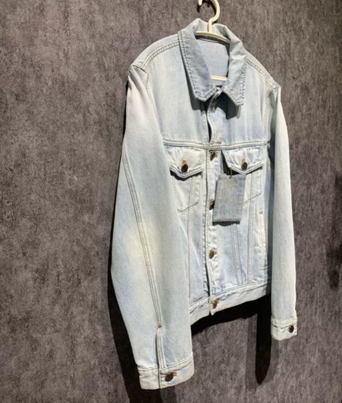 Louis Vuitton Louis Vuitton blue washed denim jacket tag jacket Size US S / EU 44-46 / 1 - 3 Thumbnail