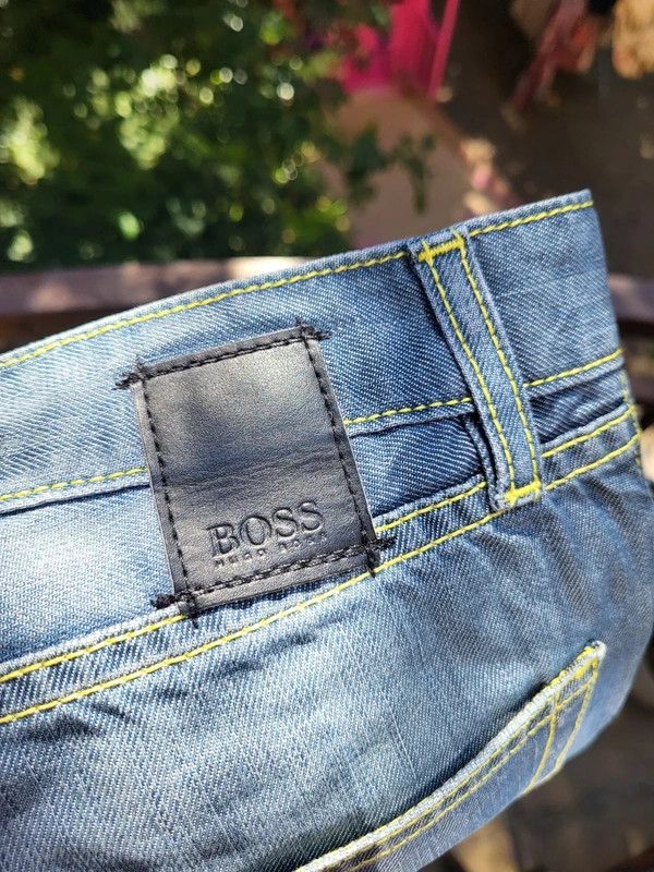 Hugo Boss Hugo Boss light blue denim jeans 32x32 Size US 32 / EU 48 - 1 Thumbnail