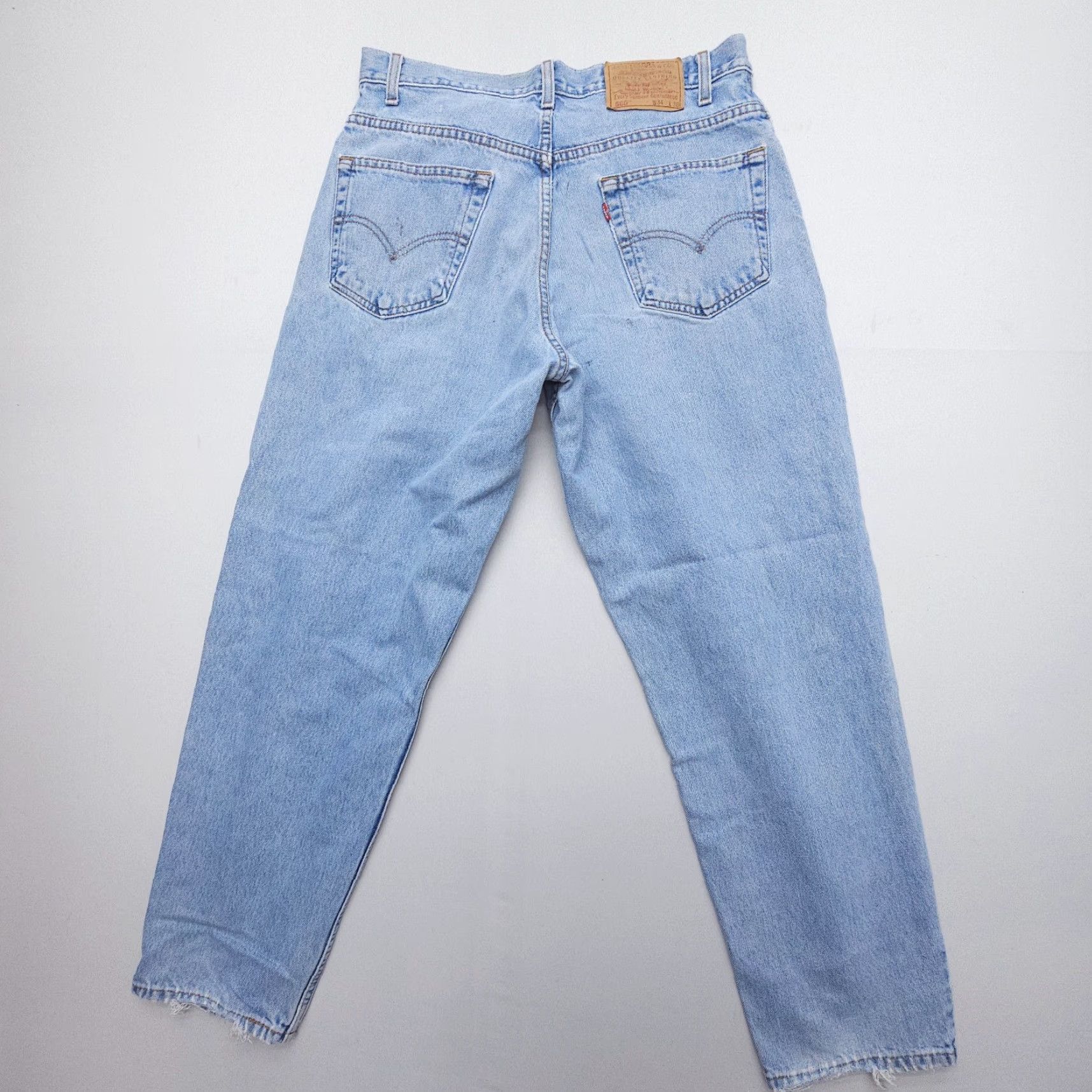 Levi's VINTAGE Levi's 560 Jeans Mens 34 x 30 Blue Denim Relaxed Fit 90s American Baggy Tapered Style Comfort Pockets Zip Closure Men's Jeans Size US 34 / EU 50 - 2 Thumbnail