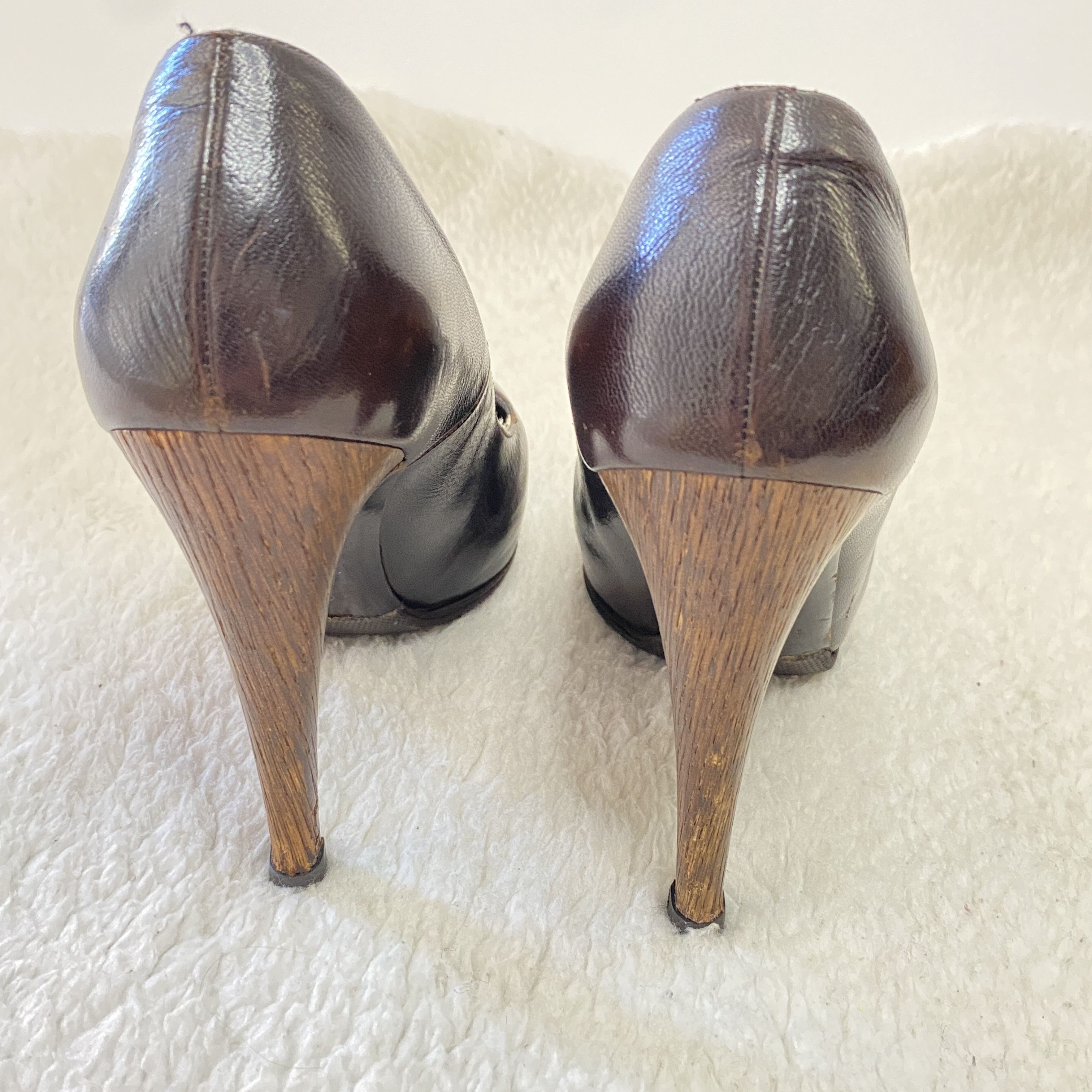 Salvatore Ferragamo Vintage Salvatore Ferragamo Brown Leather Wooden Heel Pumps Size US 6.5 / IT 36.5 - 15 Thumbnail