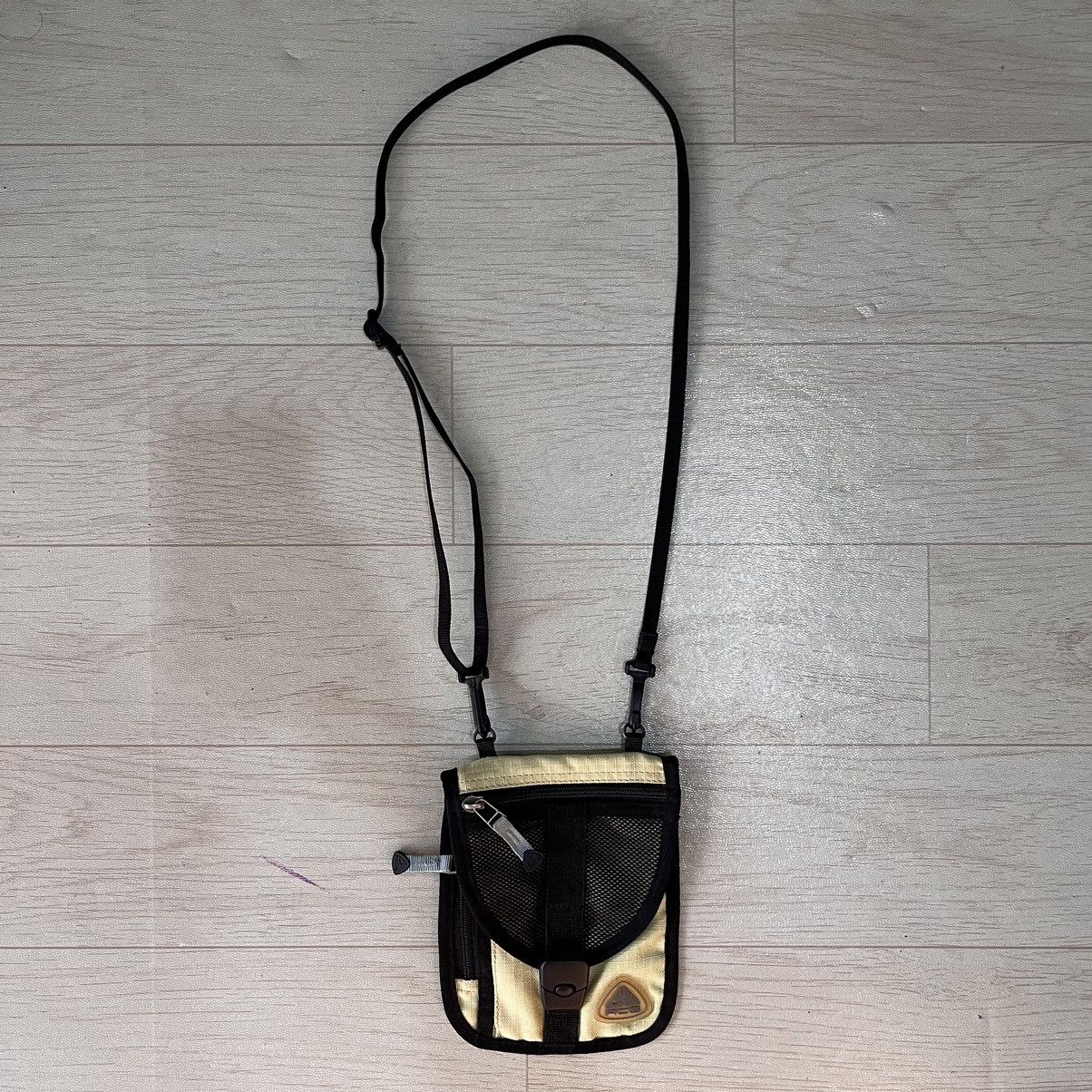Nike Acg Mini Sling Wallet Bag in Black, Men's