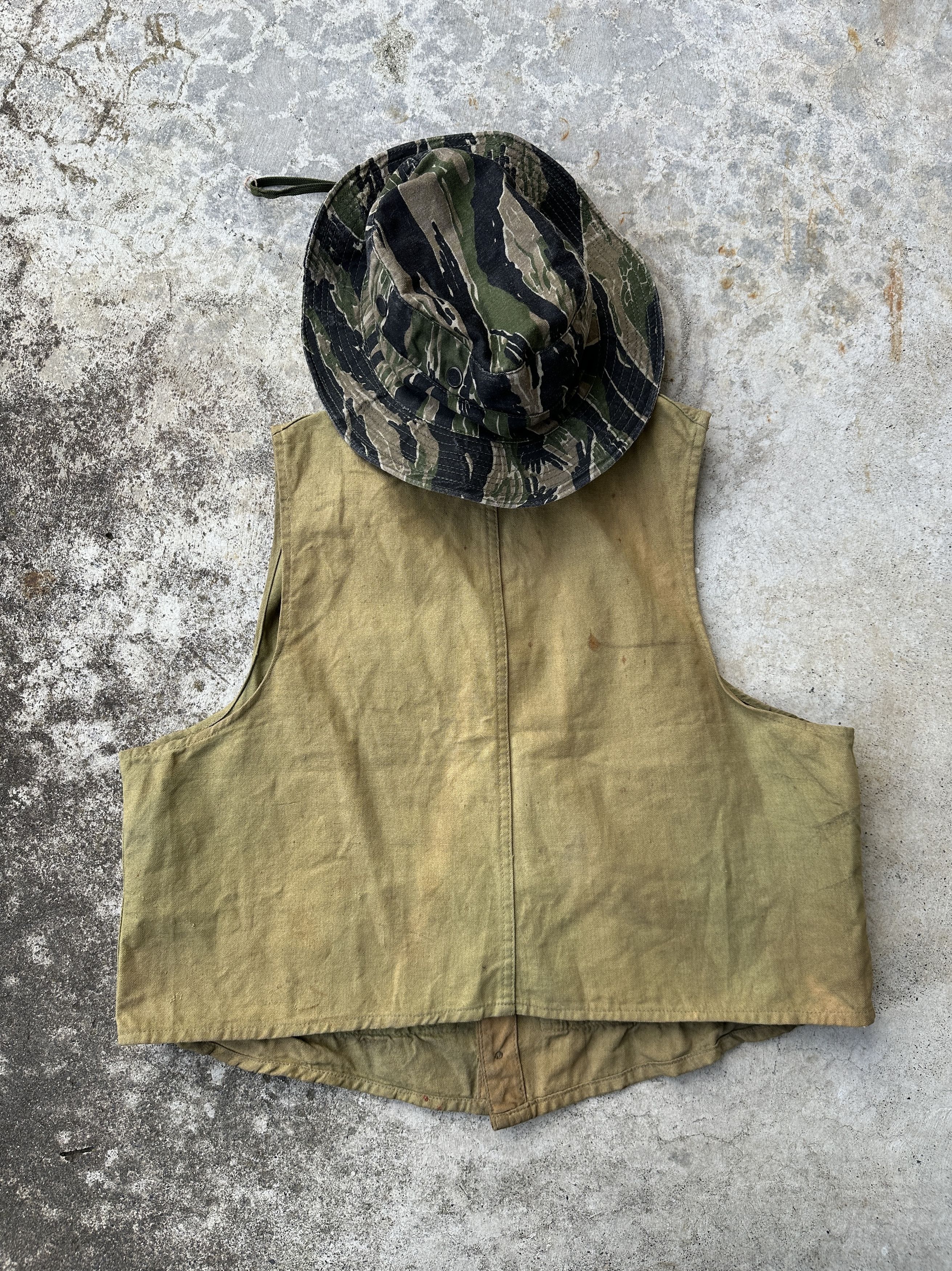 Vintage 1930s Trashed dirty Duck hunting Vest tiger camo bucket Size US M / EU 48-50 / 2 - 2 Thumbnail