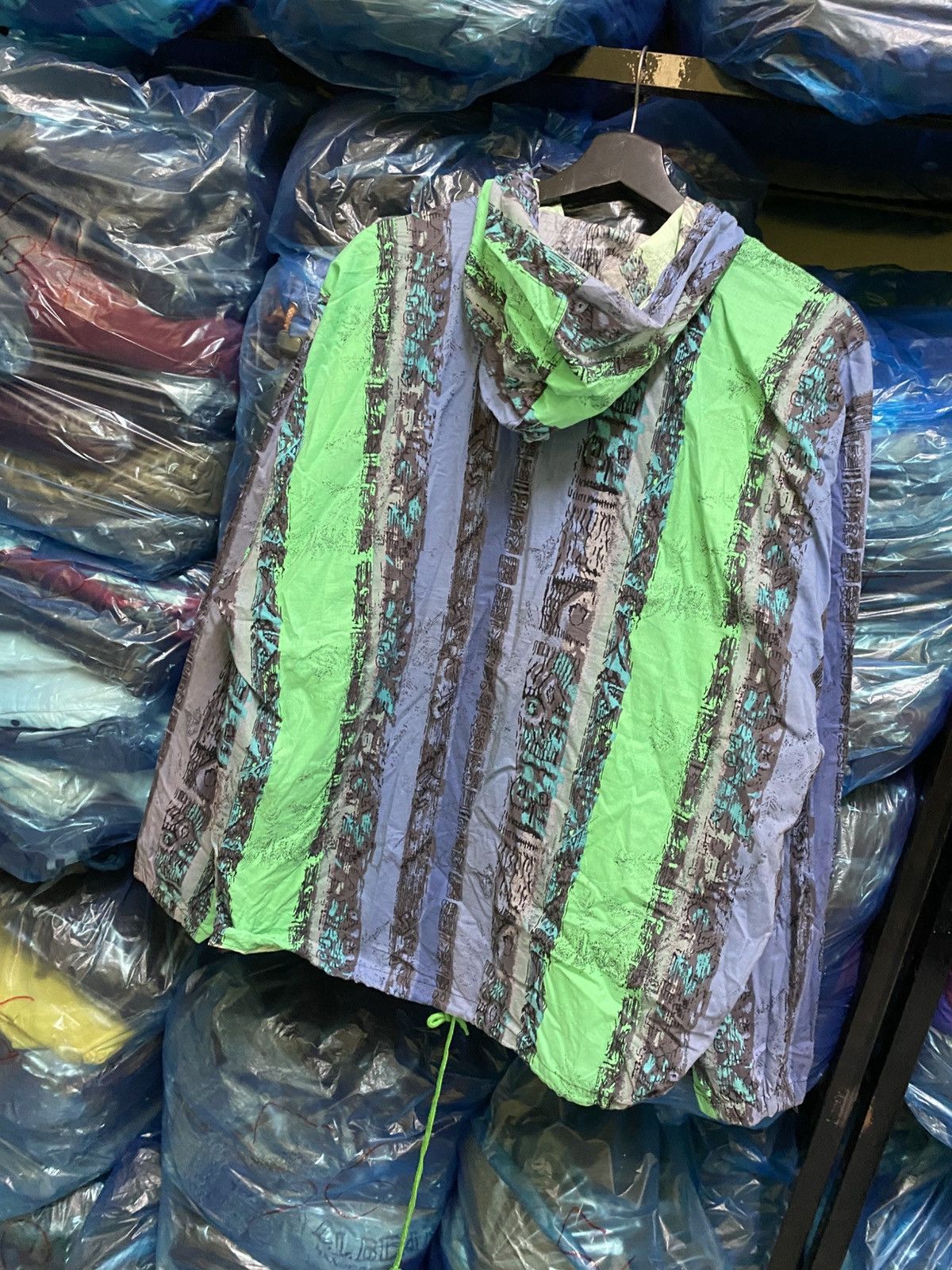 Vintage Vintage Bright Lights Island Style Neon Windbreaker Jacket Size US L / EU 52-54 / 3 - 8 Thumbnail
