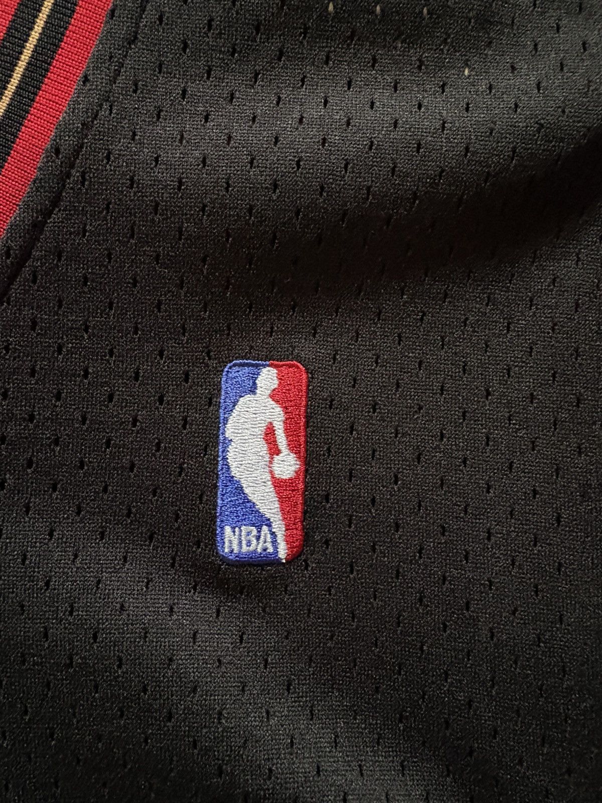 Mitchell & Ness Mitchell & Ness Allen Iverson 76ers 2000-01 Jersey - Size L Size US L / EU 52-54 / 3 - 5 Thumbnail