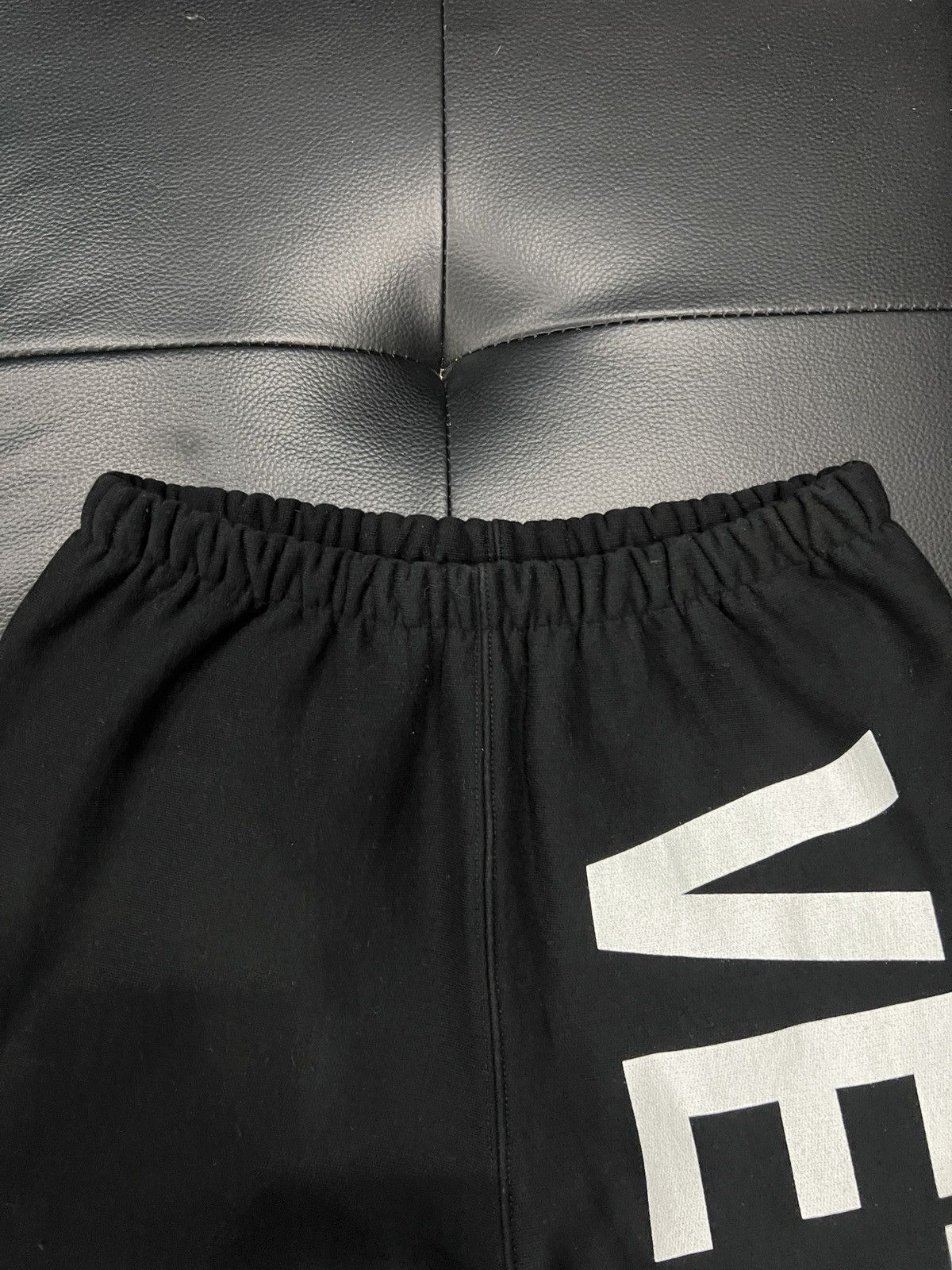 Vetements Vetements FW18 Left Logo Casual Trousers Size US 30 / EU 46 - 6 Thumbnail