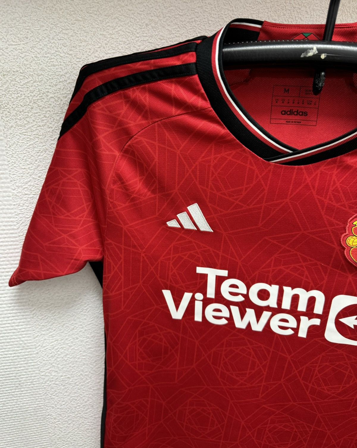 Adidas Manchester United adidas soccer jersey 2023 M sz Size US M / EU 48-50 / 2 - 3 Thumbnail