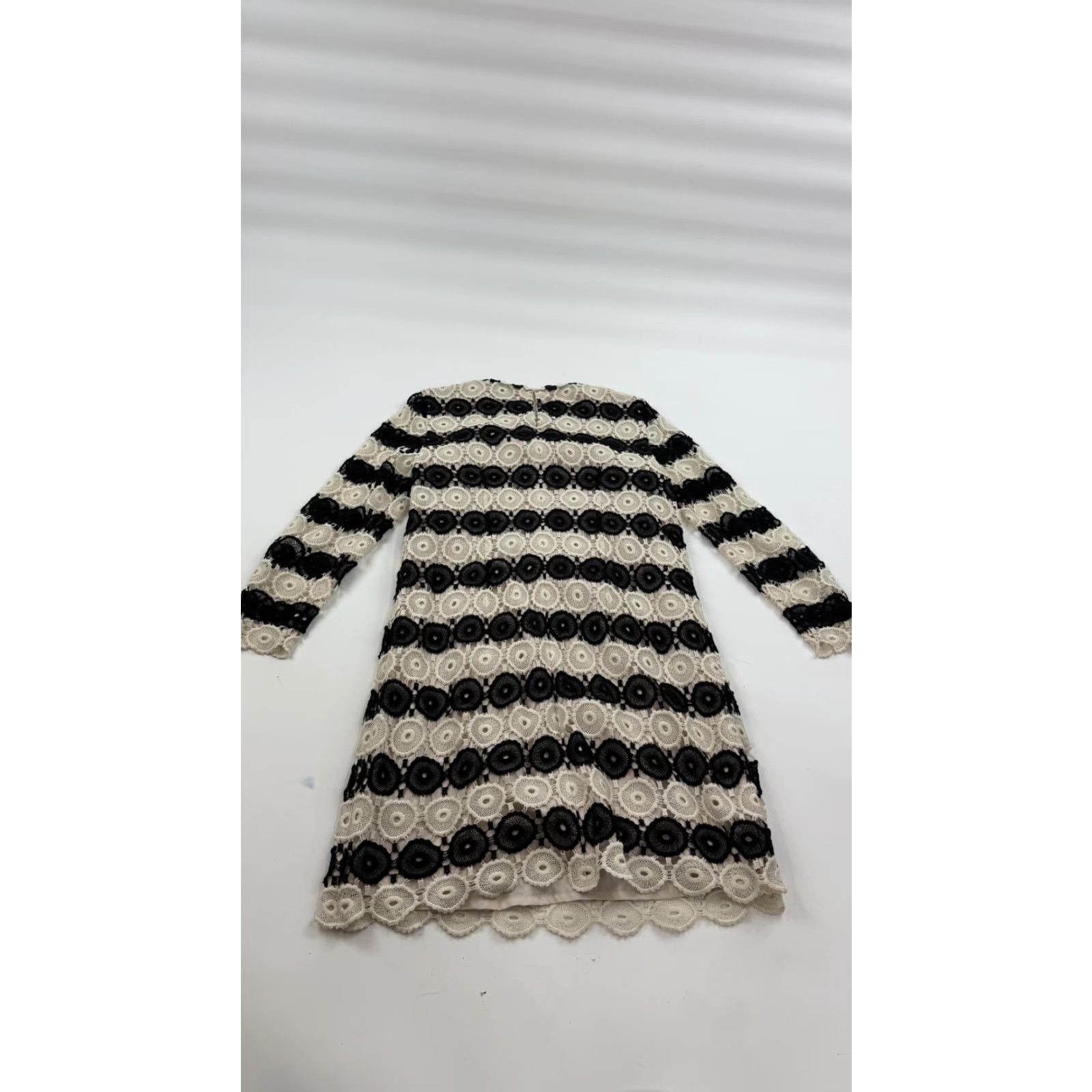 Vintage L.K. Bennett Black Lace Crochet Long Sleeve Shift Dress Womens 12 Elegant Party/Cocktail Size XL / US 12-14 / IT 48-50 - 6 Thumbnail