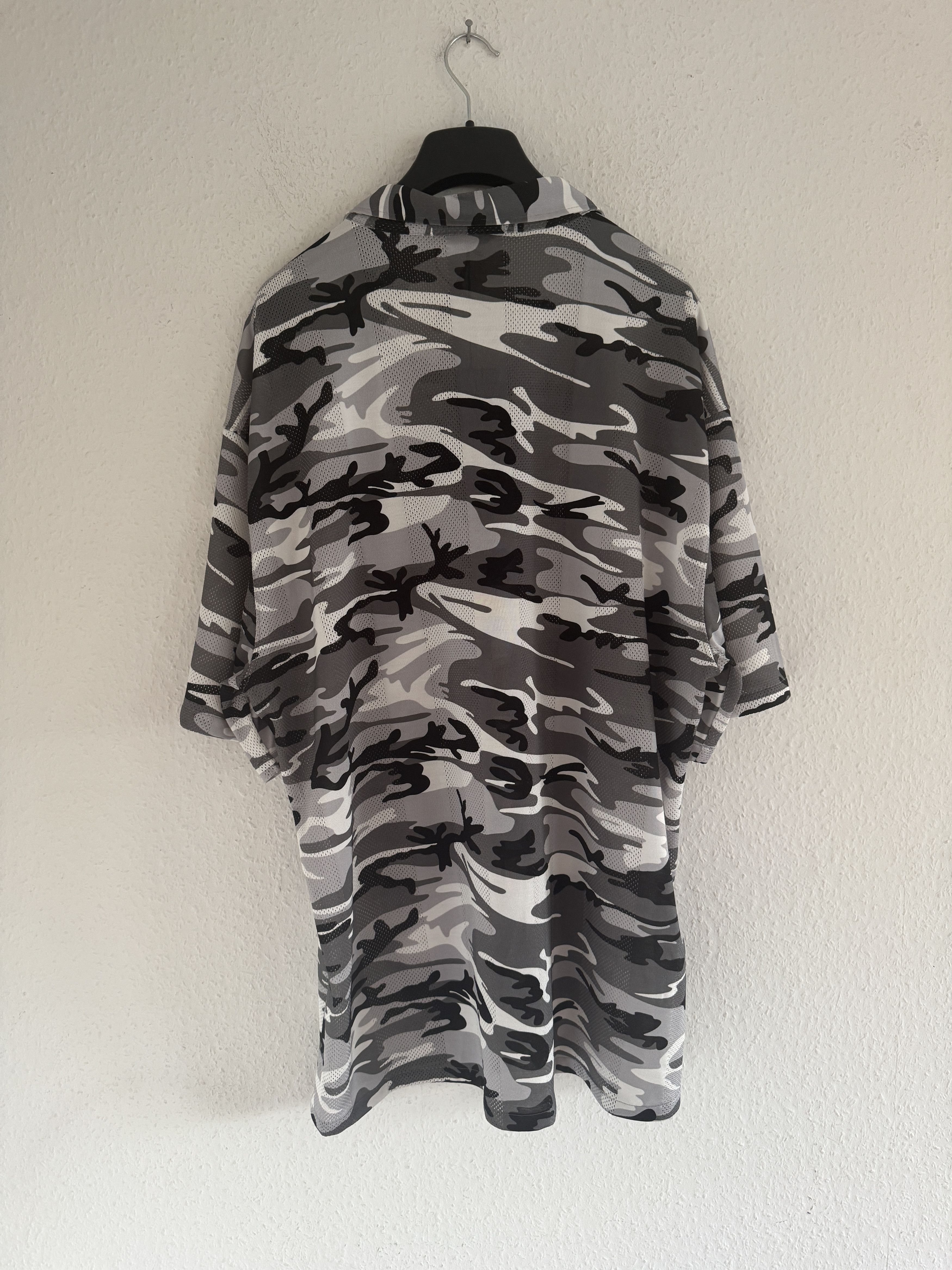 Balenciaga Oversized Camo Mesh Vacation Shirt Size US XL / EU 56 / 4 - 6 Thumbnail
