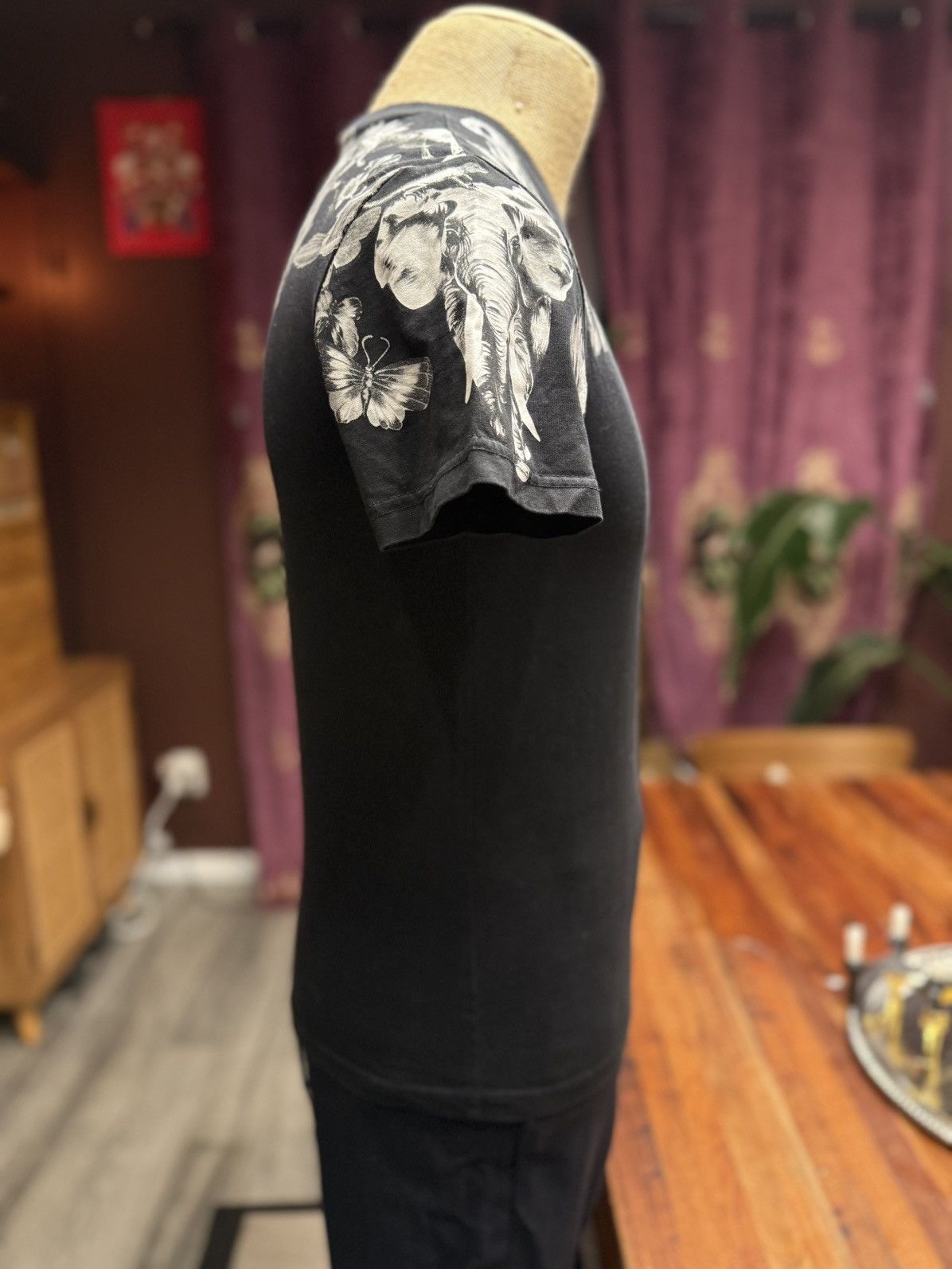 Other Bold Black Tee with Wildlife Art Size US S / EU 44-46 / 1 - 6 Thumbnail
