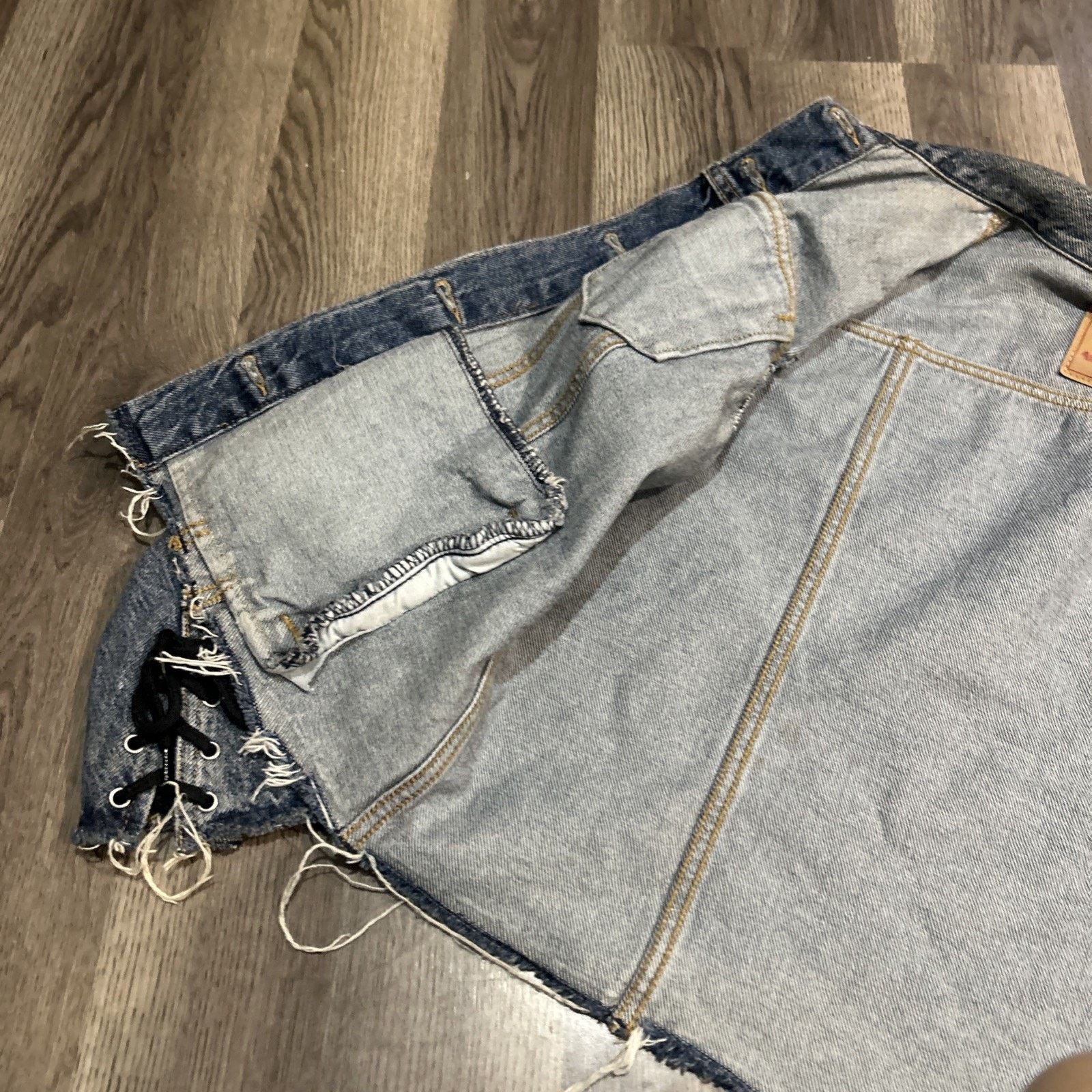 Levi's Levis Jean Jacket Women’s Large Raw Hem Lace Up Sleeves Size L / US 10 / IT 46 - 13 Thumbnail