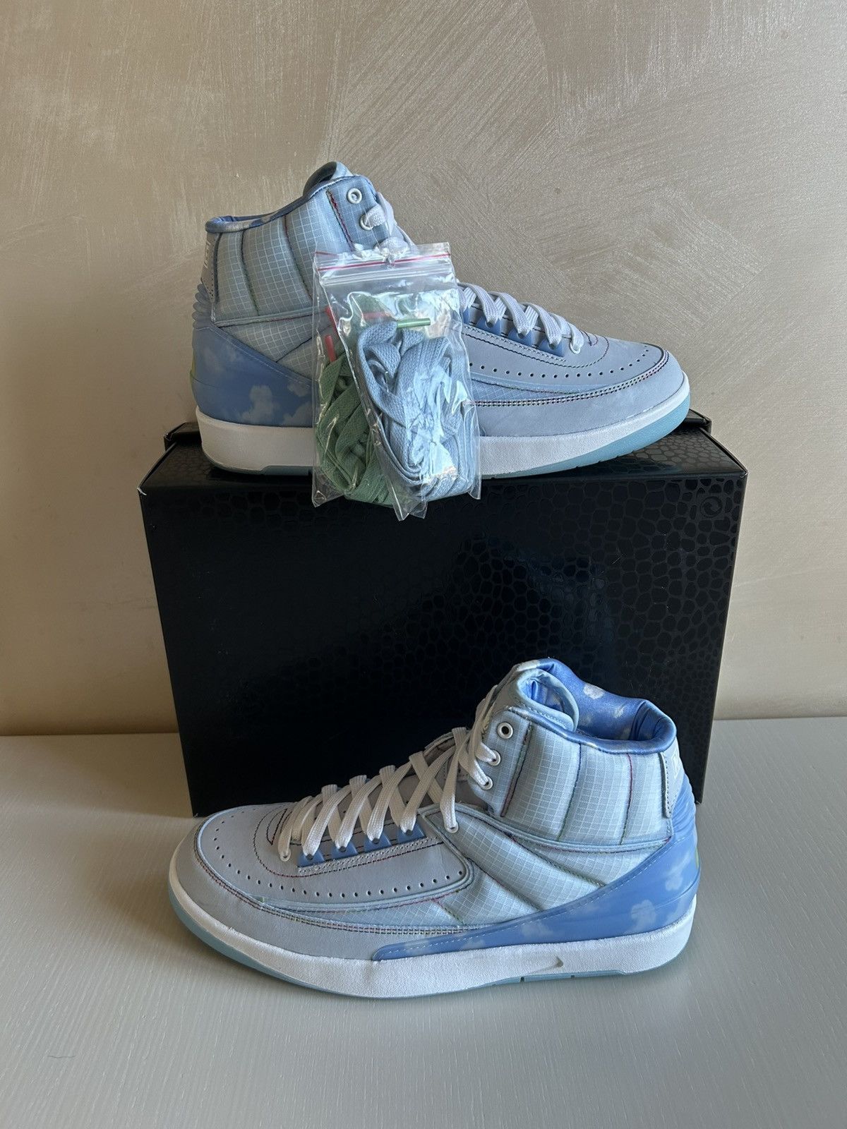 J Balvin × Jordan Brand Jordan 2 Retro J Balvin (2022) 42 EU / 8.5 US Size US 8.5 / EU 41-42 - 1 Thumbnail