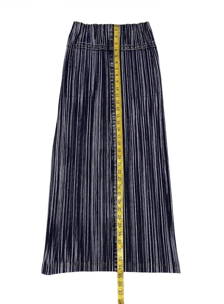 Pleats Please Issey Miyake Pleats Please Denim Patterned Pleated Midi Skirt Size 30" / US 8 / IT 44 - 14 Thumbnail