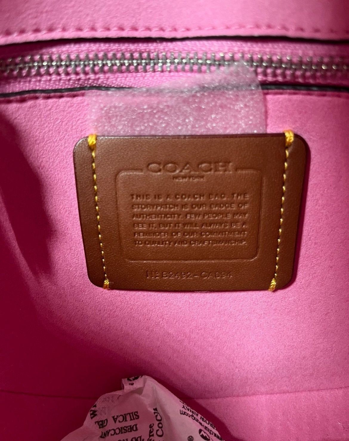 Coach Coach Camera Bag In Signature Canvas With Heart Print NWT Size ONE SIZE - 5 Thumbnail