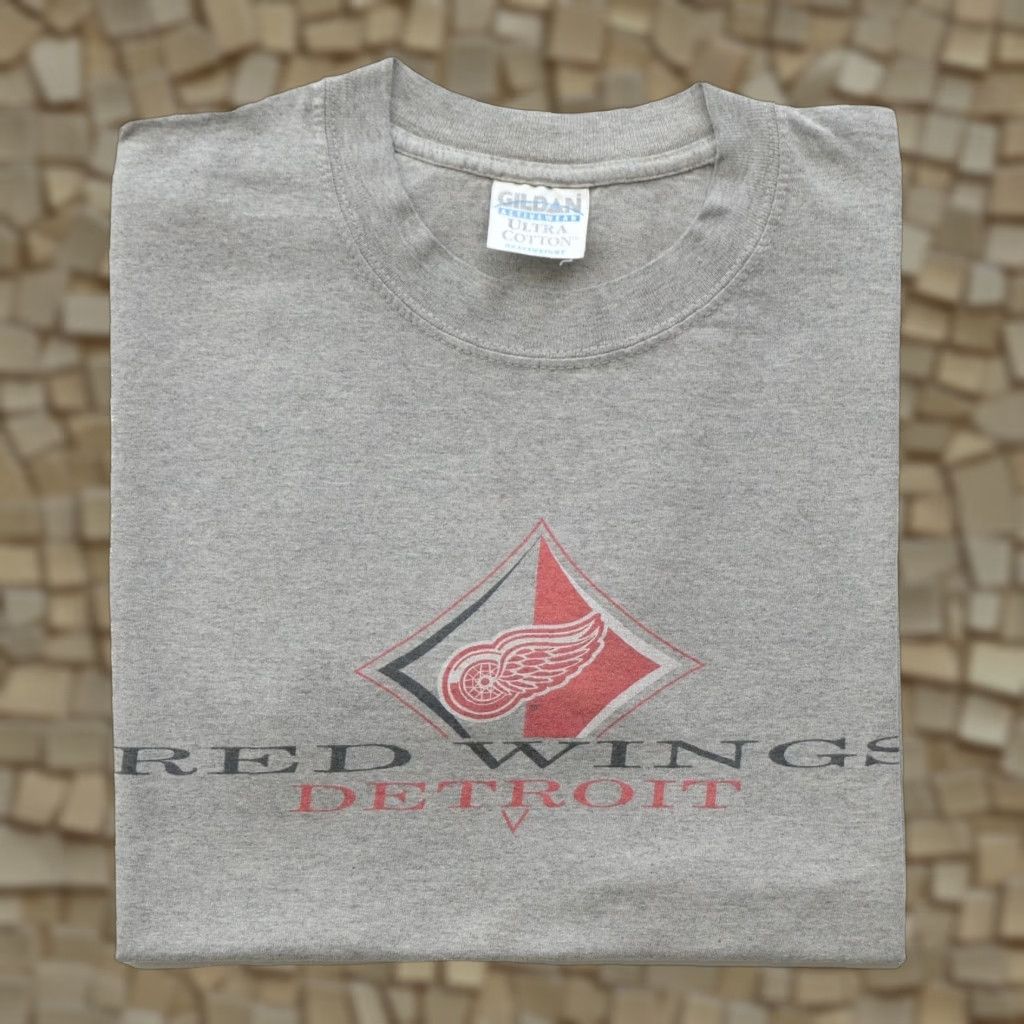 Gildan VINTAGE NHL HOCKEY Detroit Red Wings Gildan Grey T-Shirt Size L Men US Pattern Solid Short Sleeve Crew Neck Size L Gray Sports USA 2000s Men Size US L / EU 52-54 / 3 - 1 Thumbnail